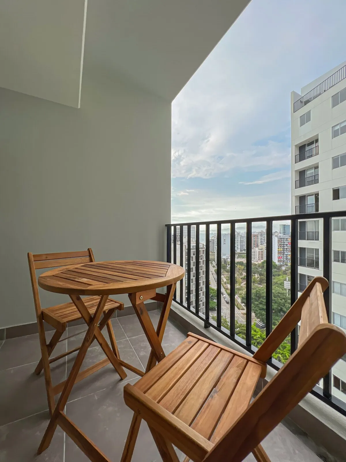 Roomy 1br Flat In Lima's Barranco: Balcony Workspace For Remote Professionals #3