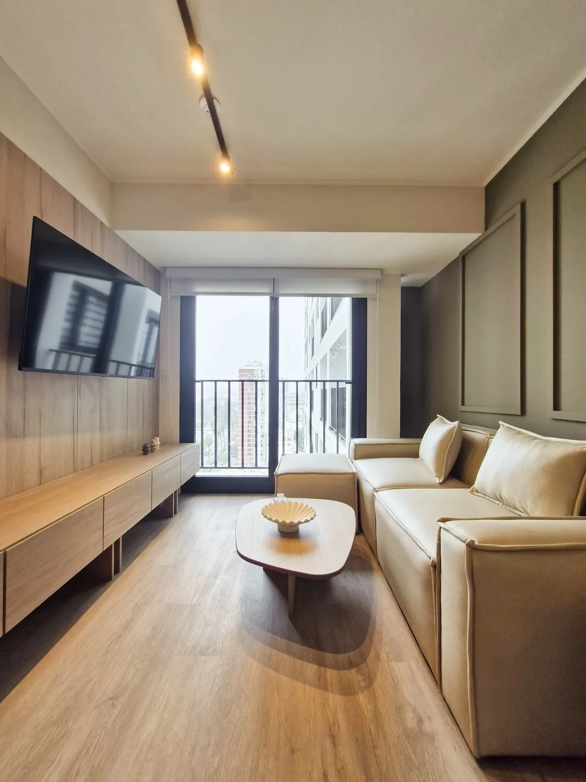 Glamorous 2BR in Barranco w/ Balcony & Pool
