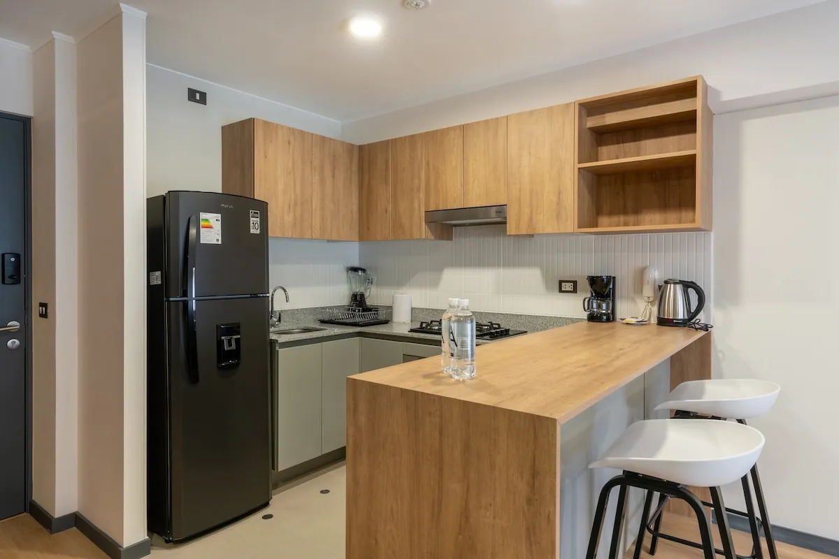 Work-from-home Executive Flat W/ Balcony: Premium 1br In Lima's Magdalena Del Mar #3