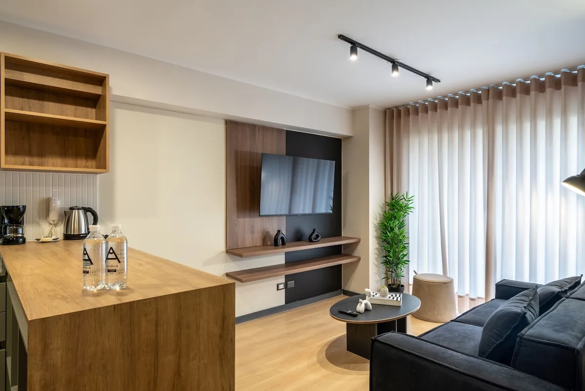 Work-from-home Executive Flat W/ Balcony: Premium 1br In Lima's Magdalena Del Mar #4