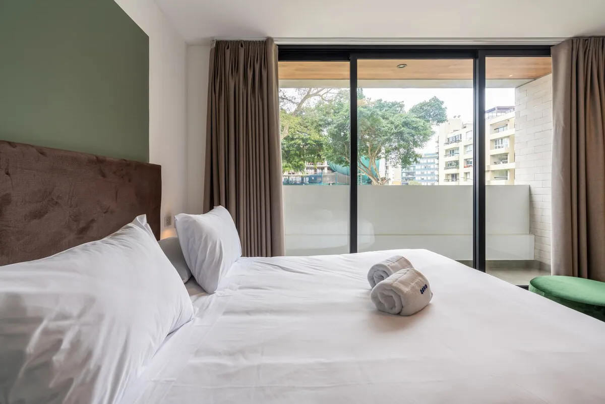 Modern 3BR w/Balcony in Center of Miraflores #4