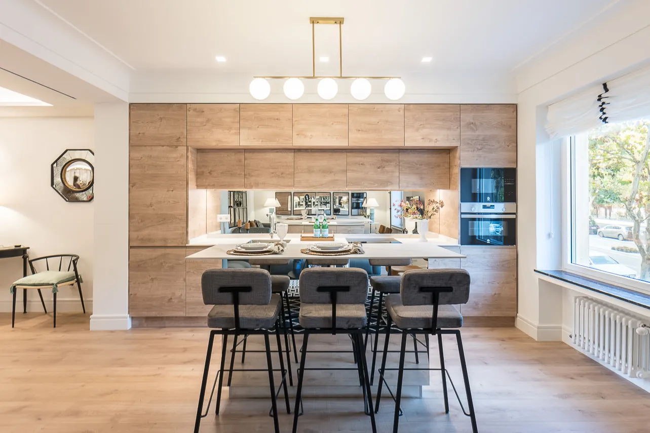 Designer Madrid Flat With Bright Workspaces And Spacious Layout For Remote Professionals #5