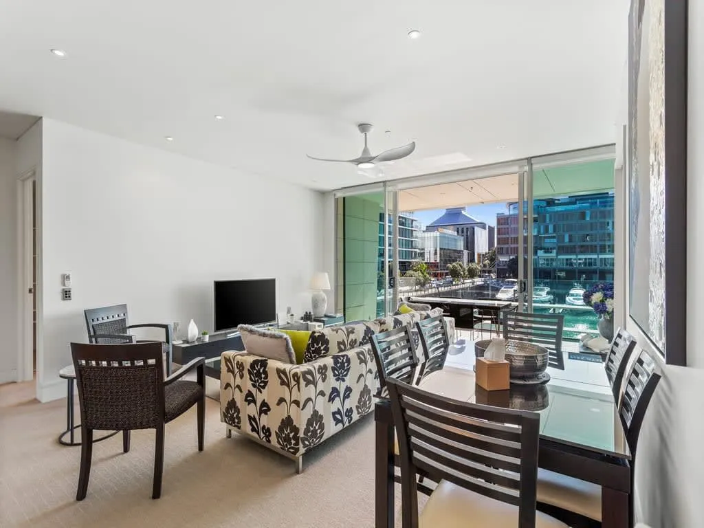 Cozy 2-bed Metropolitan Flat In Wynyard Quarter, Auckland - Dedicated Home Office & Fast Wi-fi #2