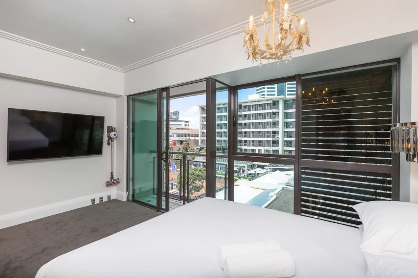 Luxurious Efficient 1br Auckland Flat - Dedicated Home Office & High-speed Wifi #5