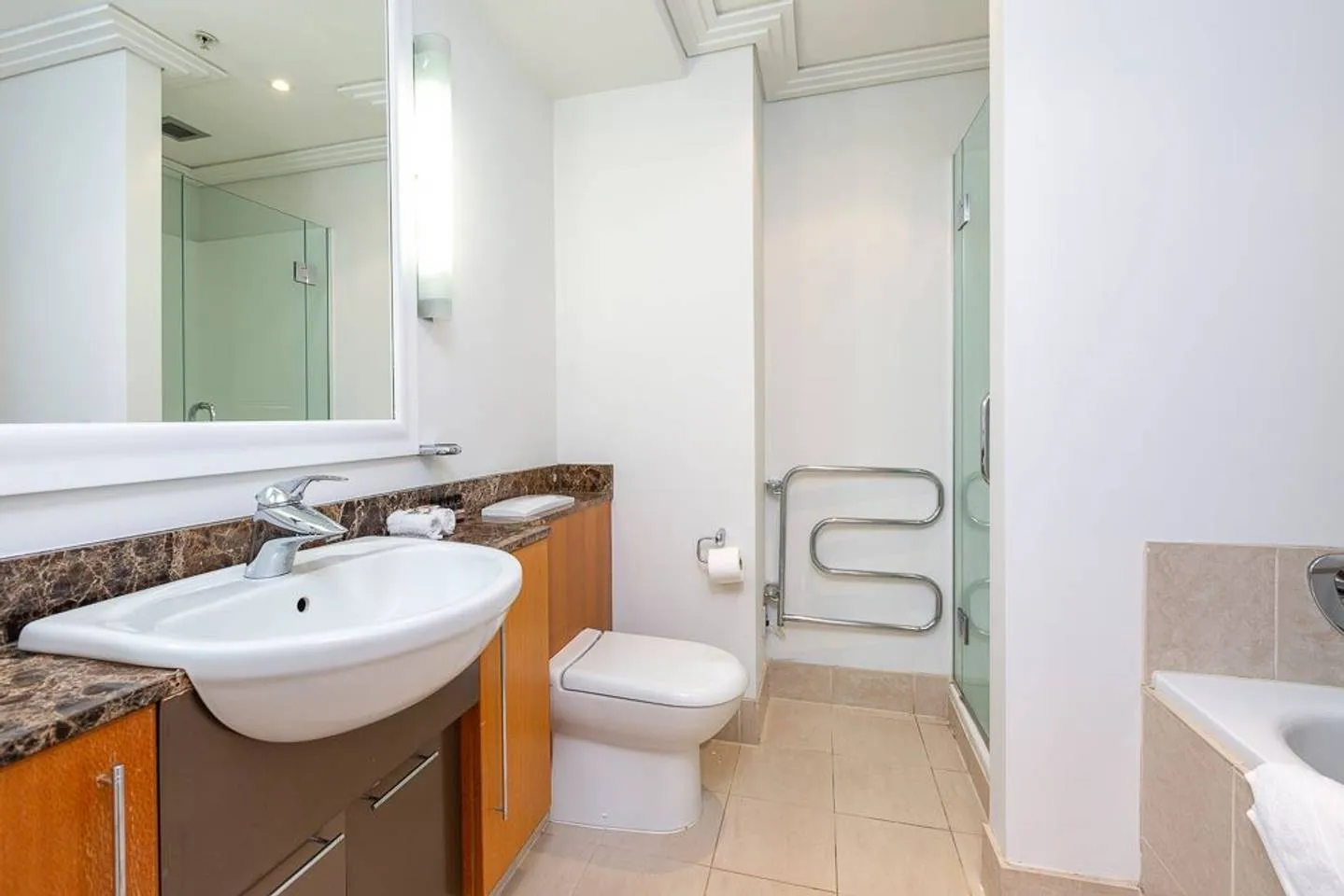 Luxurious Efficient 1br Auckland Flat - Dedicated Home Office & High-speed Wifi #4