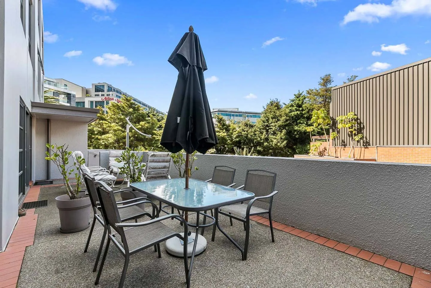 Sleek Auckland 2br Flat - Intimate Space, Dedicated Home-office & Free Parking #2