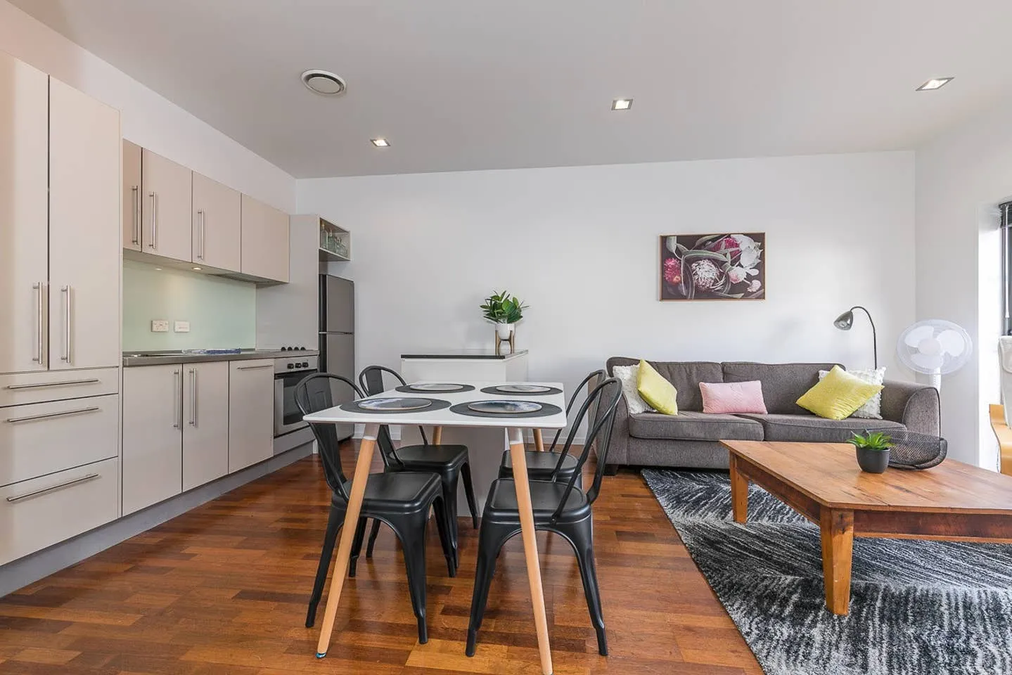 Sleek Auckland 2br Flat - Intimate Space, Dedicated Home-office & Free Parking #4