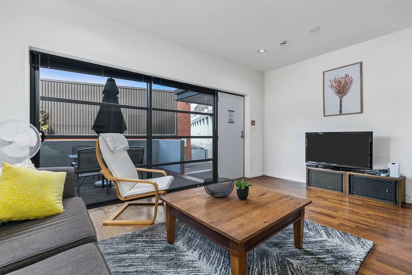 Sleek Auckland 2br Flat - Intimate Space, Dedicated Home-office & Free Parking #5