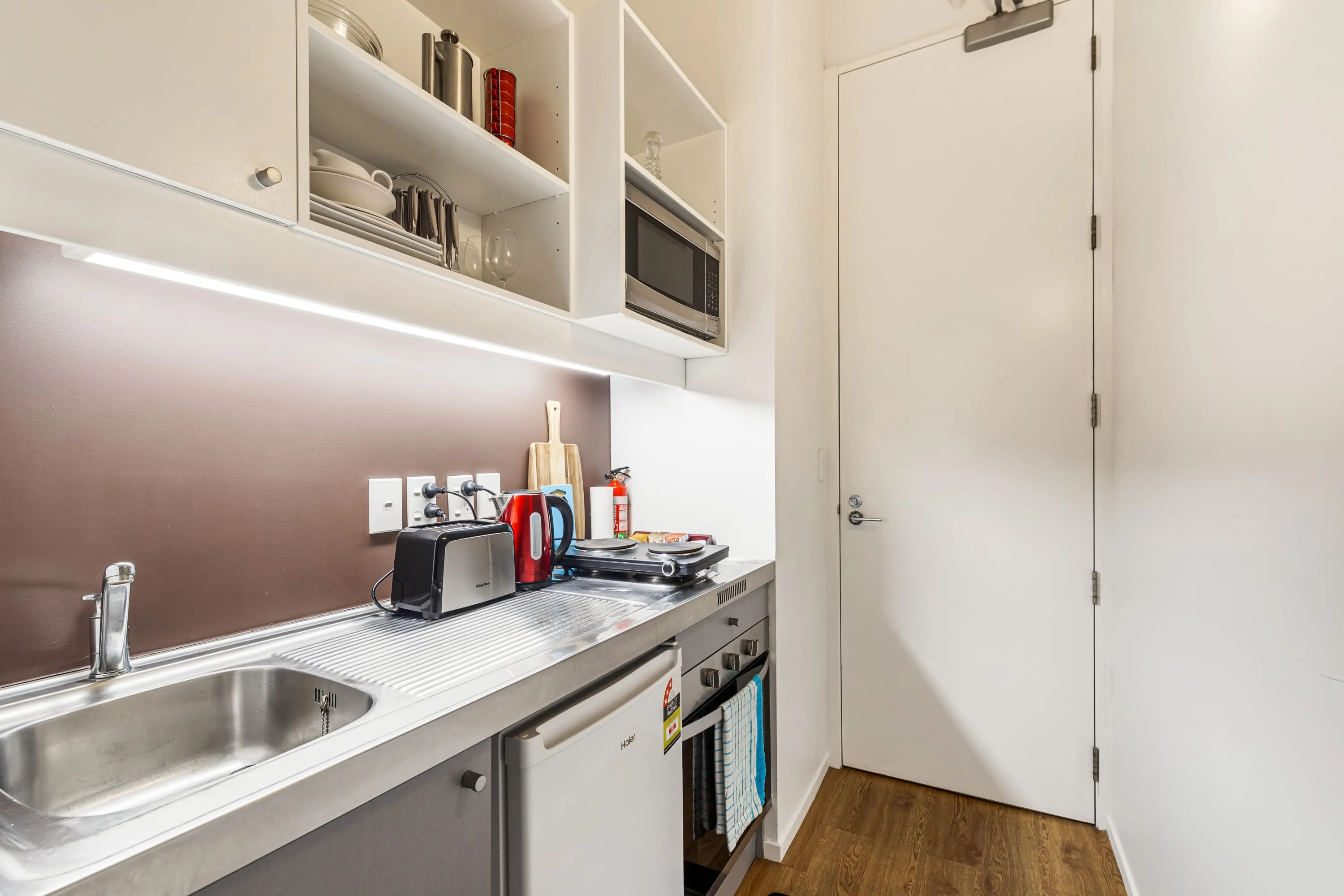 Contemporary 1br Flat In Auckland - Compact Home Office & High-speed Wifi For Remote Work #5