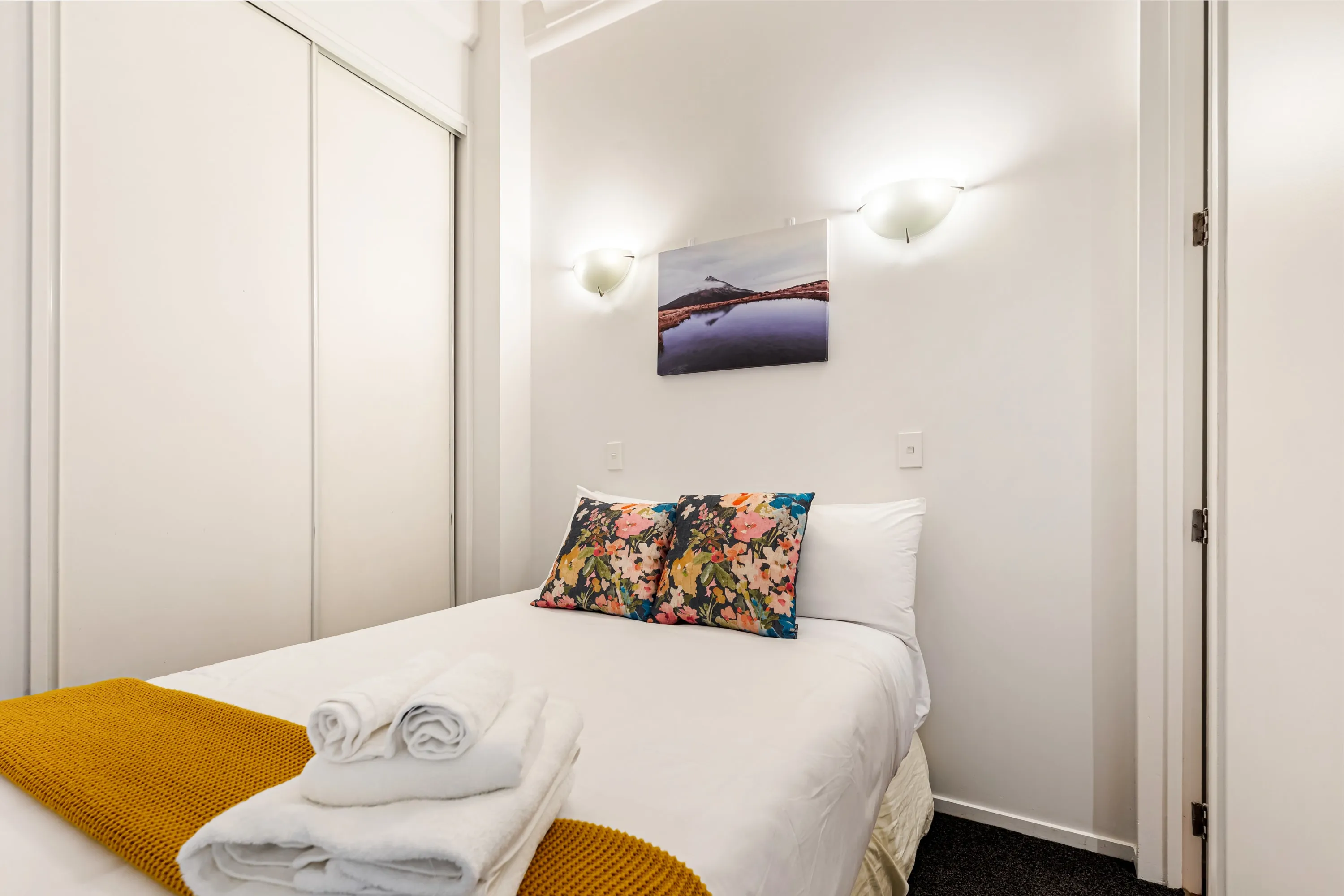 Contemporary 1br Flat In Auckland - Compact Home Office & High-speed Wifi For Remote Work #3
