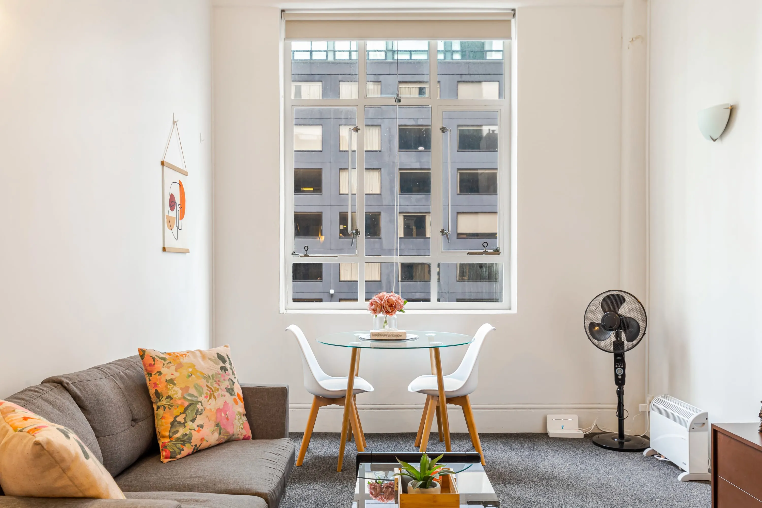 Contemporary 1br Flat In Auckland - Compact Home Office & High-speed Wifi For Remote Work
