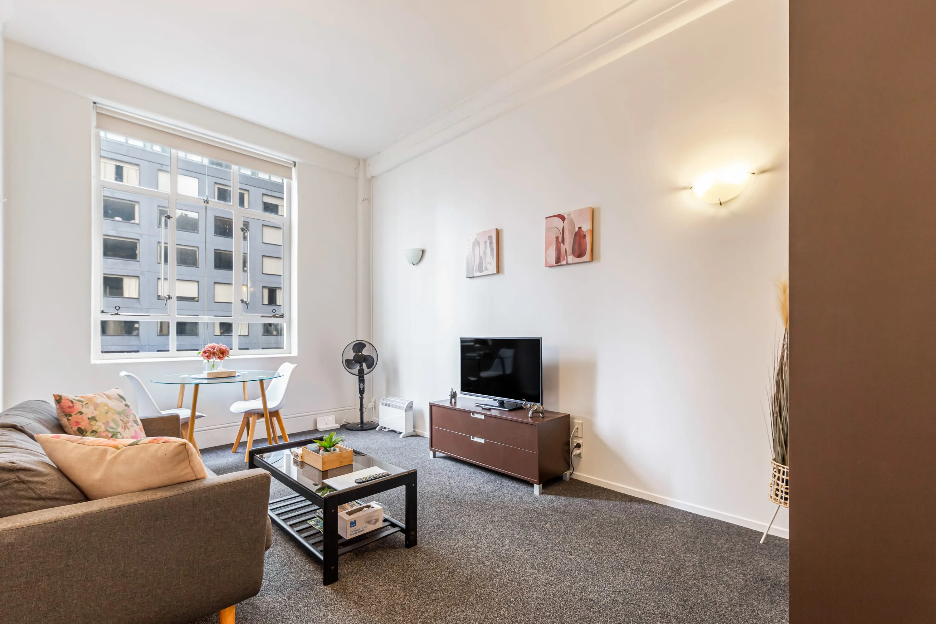 Contemporary 1br Flat In Auckland - Compact Home Office & High-speed Wifi For Remote Work #2