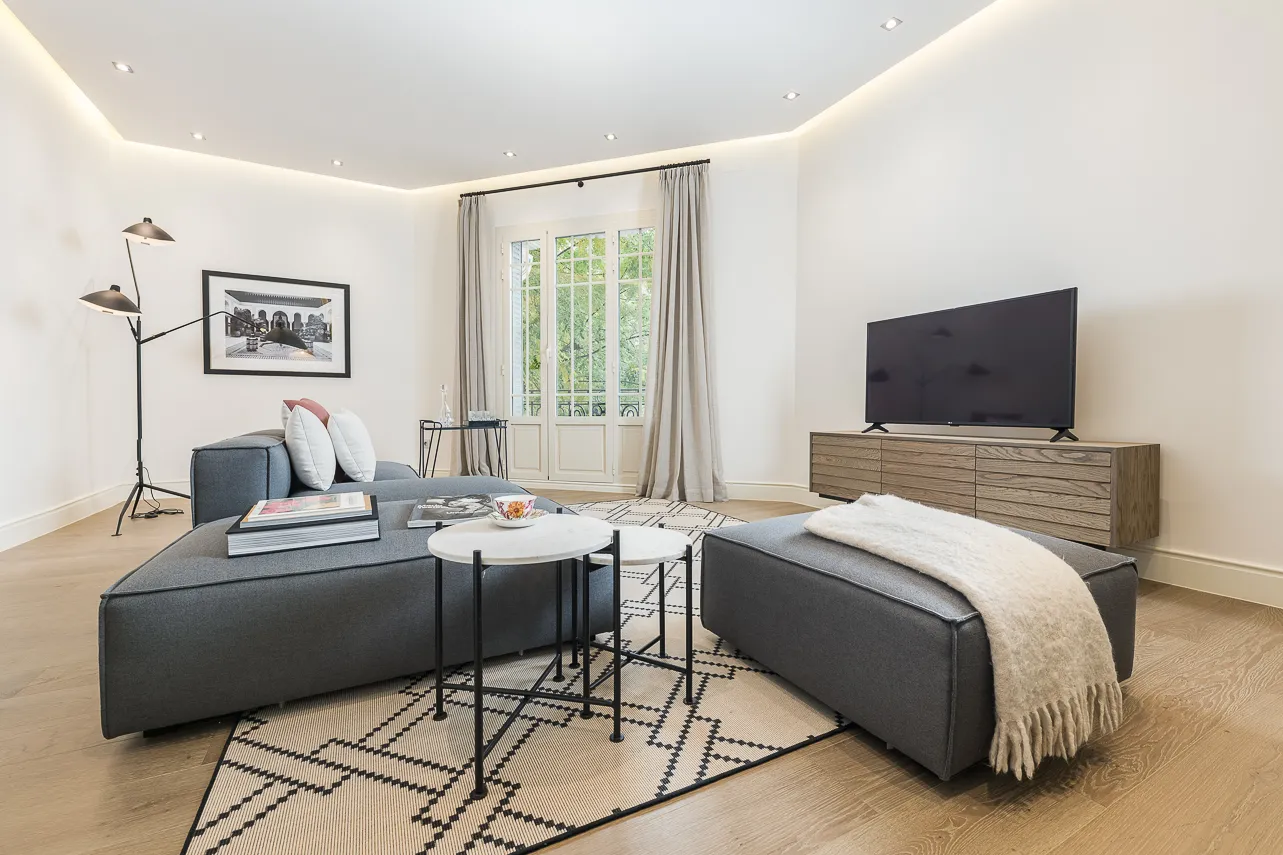 Luxury Madrid Penthouse With Spacious Home Office And City Views #5