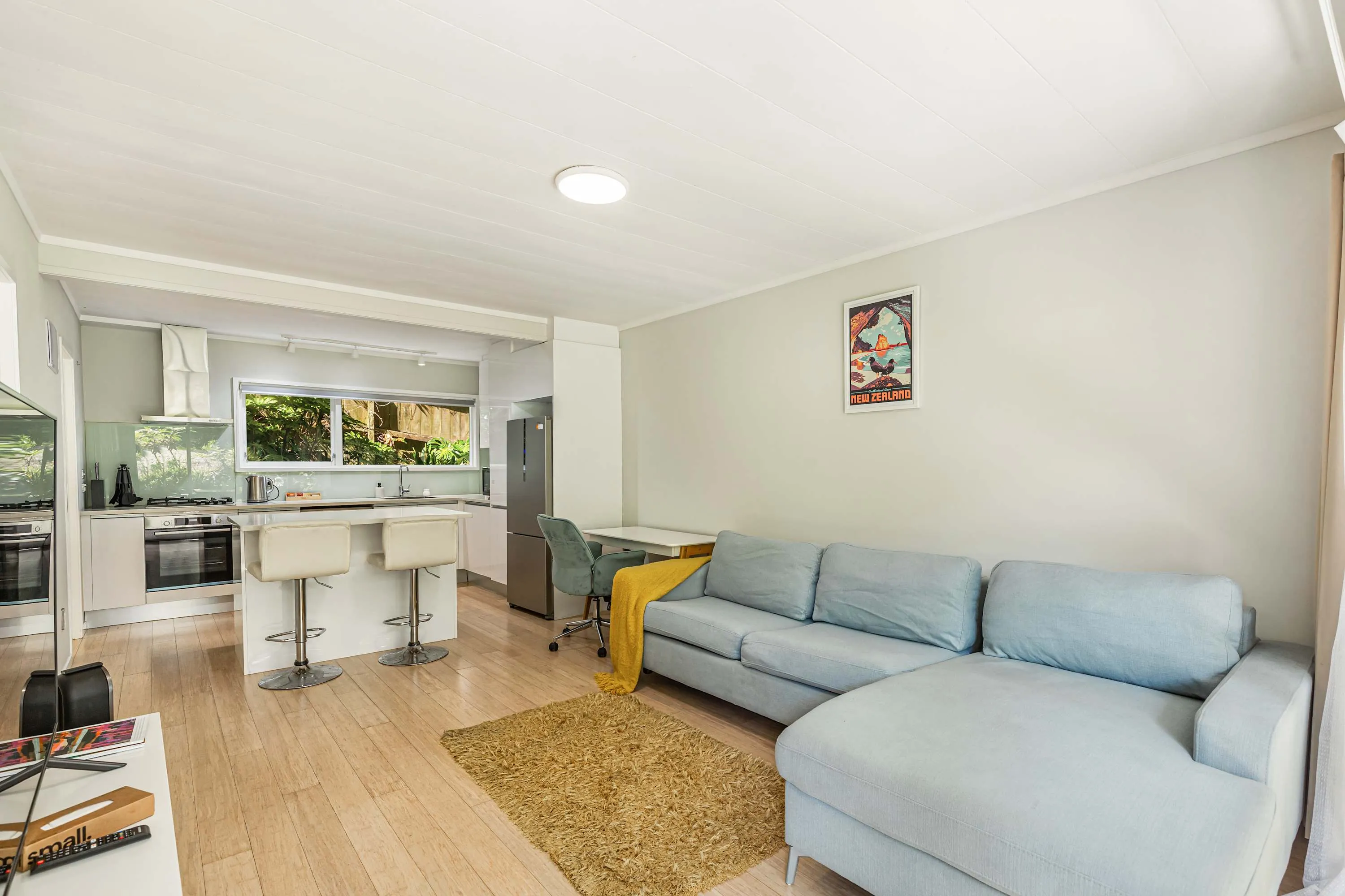 Herne Bay 1br Flat - Refined, Efficient Layout & Dedicated Home Office