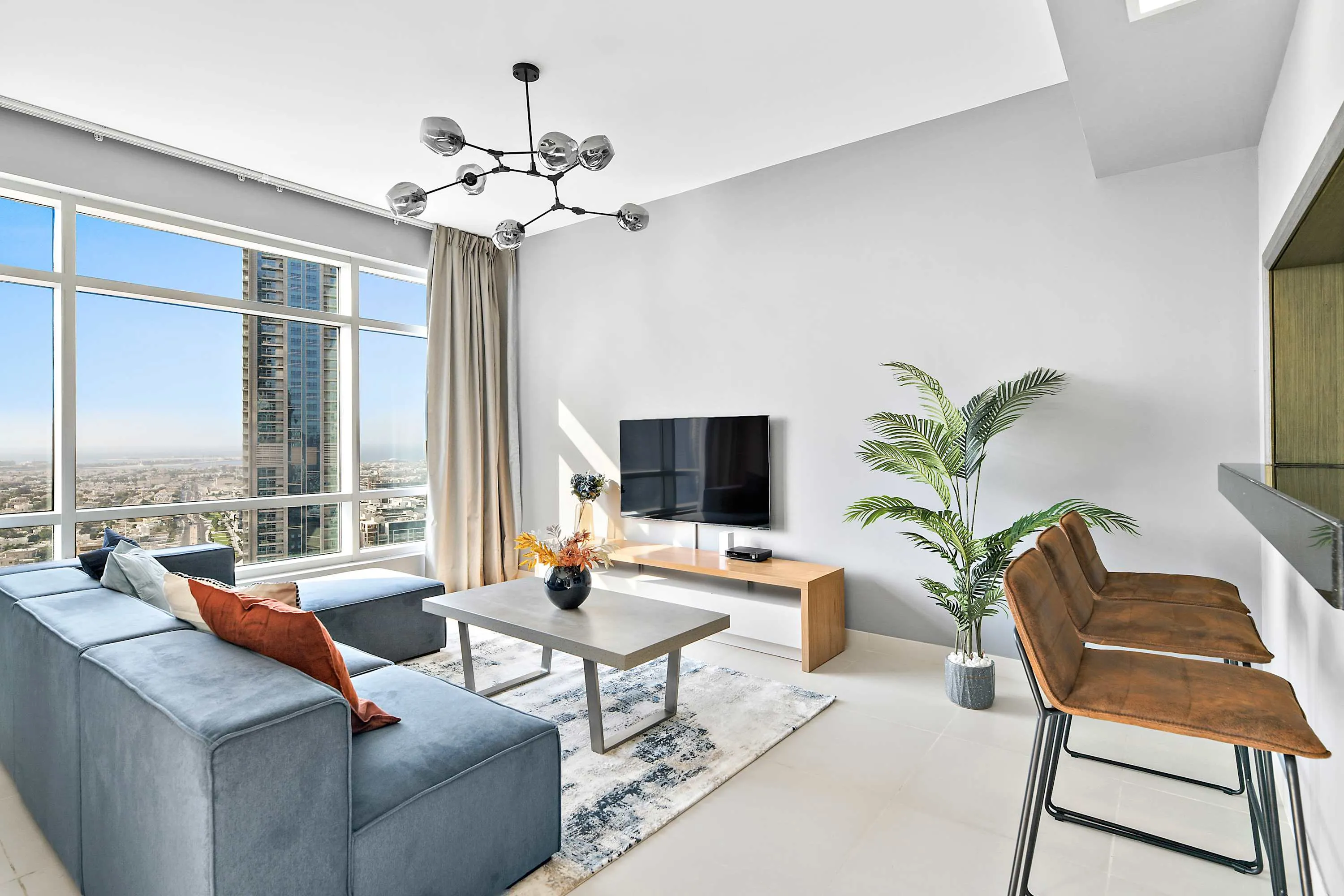 Upscale 85m2 Dubai Flat With Bright Home Office For Productive Remote Work