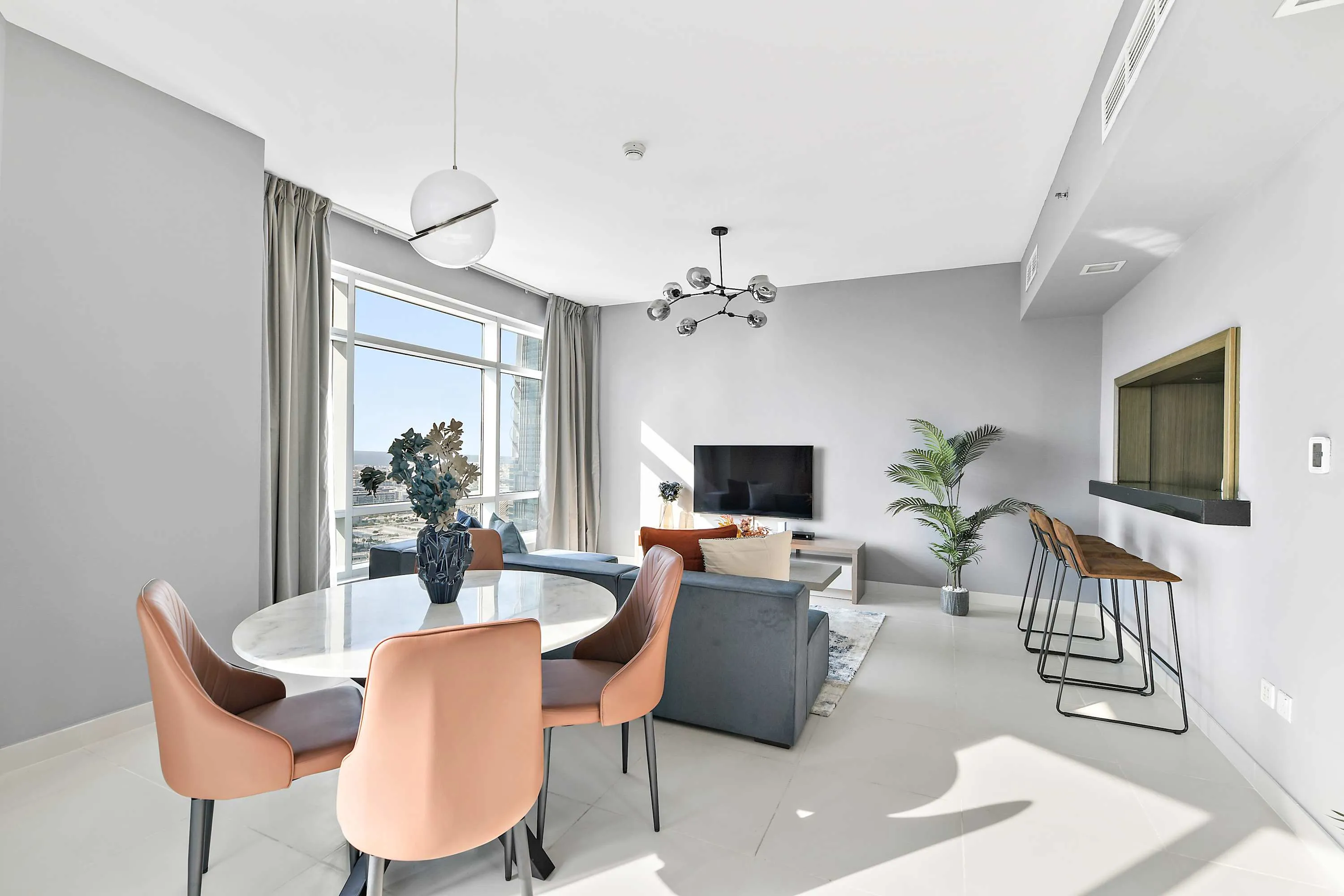 Upscale 85m2 Dubai Flat With Bright Home Office For Productive Remote Work #3