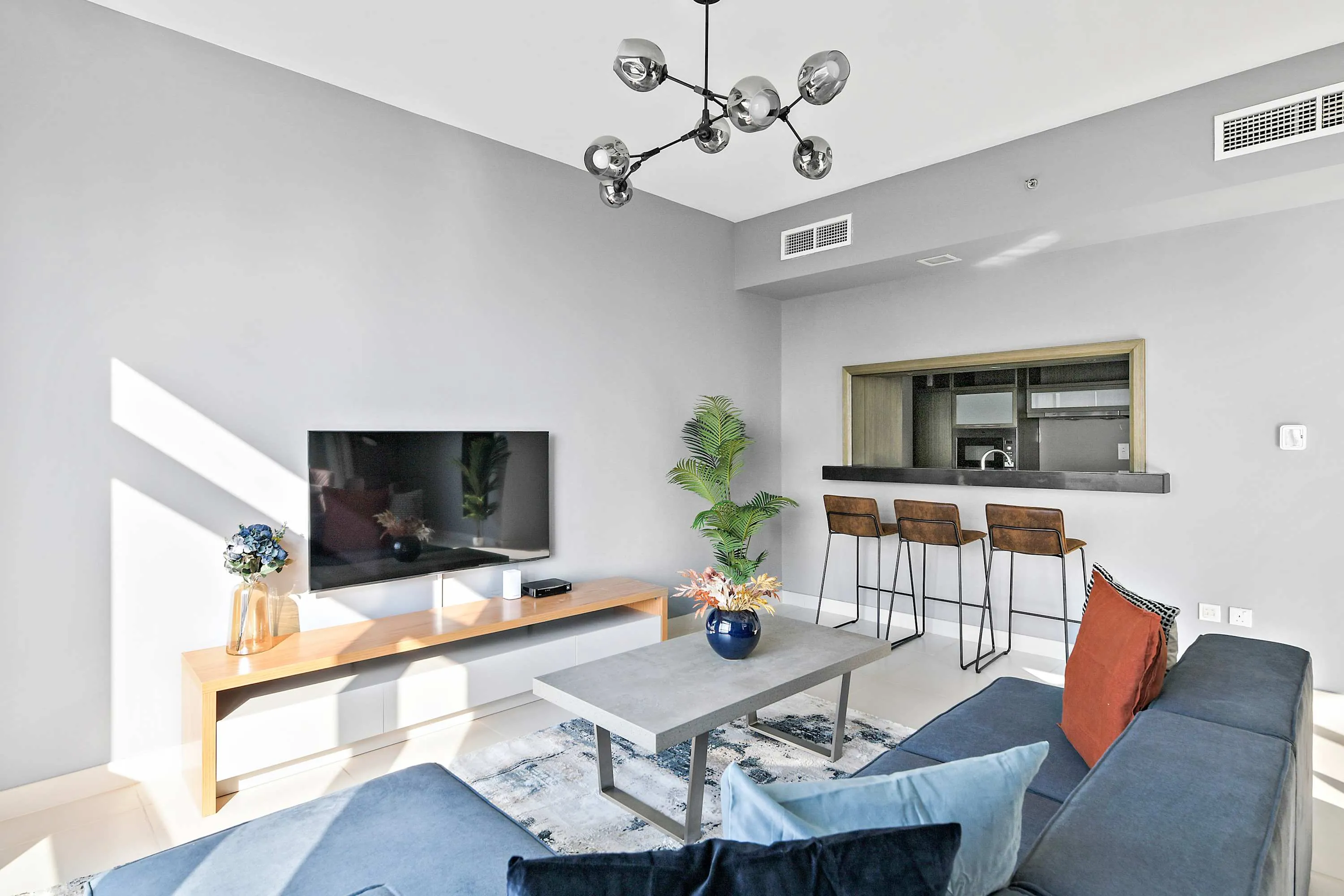 Upscale 85m2 Dubai Flat With Bright Home Office For Productive Remote Work #5
