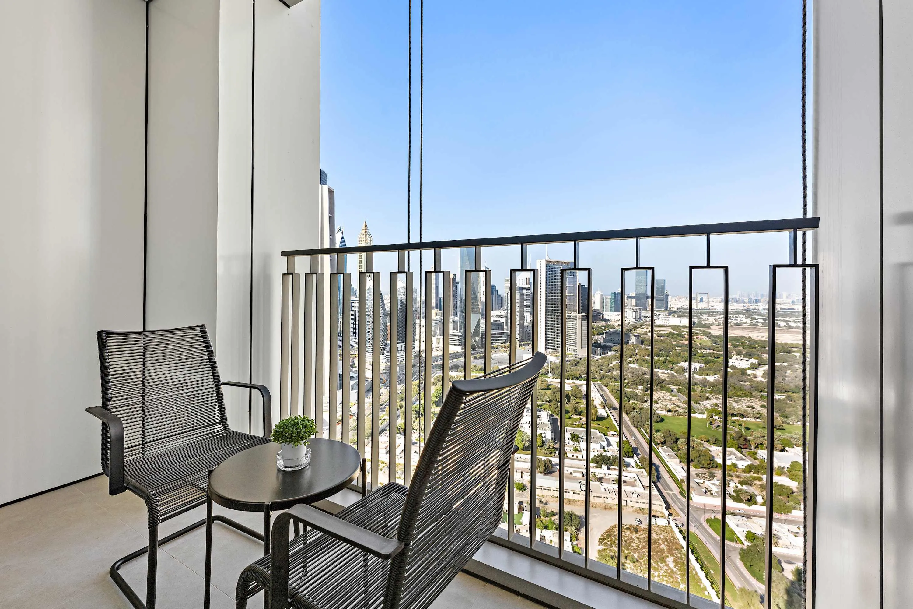Spacious Dubai Flat With Dedicated Home Office And Downtown Views For Remote Work #5