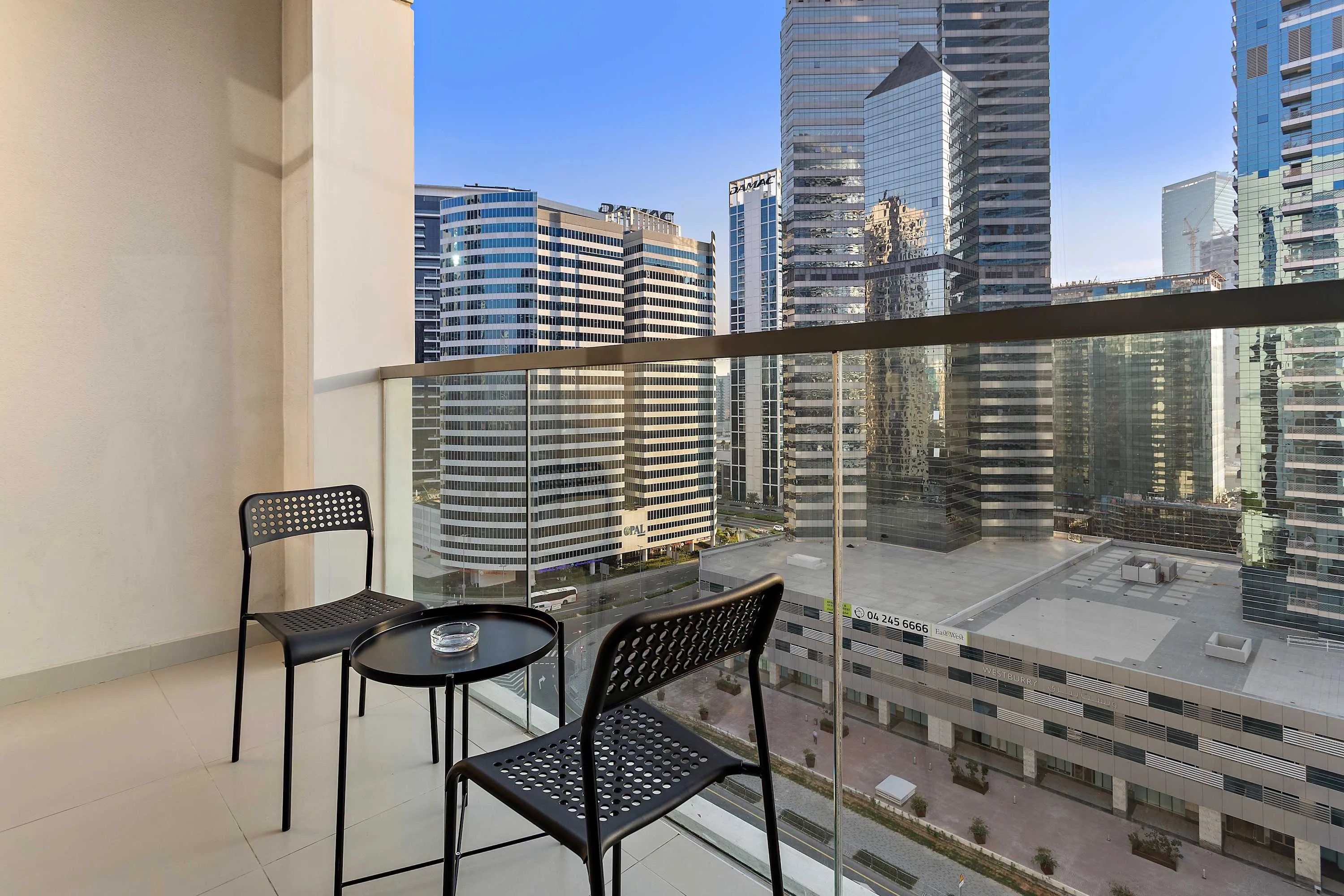 Refined Dubai Flat With Bright Home Office And Pool Access In Bellevue Tower #2