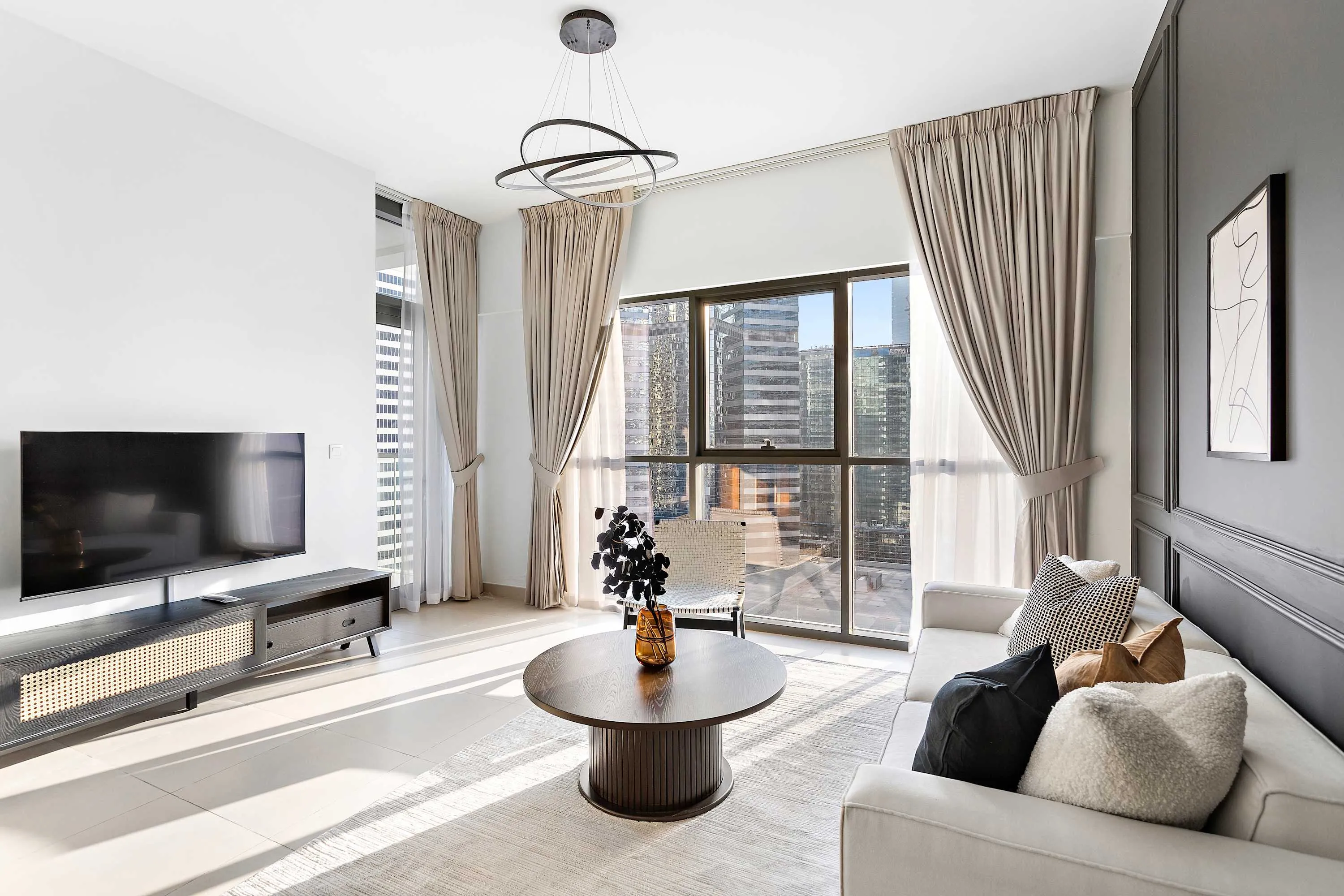 Refined Dubai Flat With Bright Home Office And Pool Access In Bellevue Tower #3