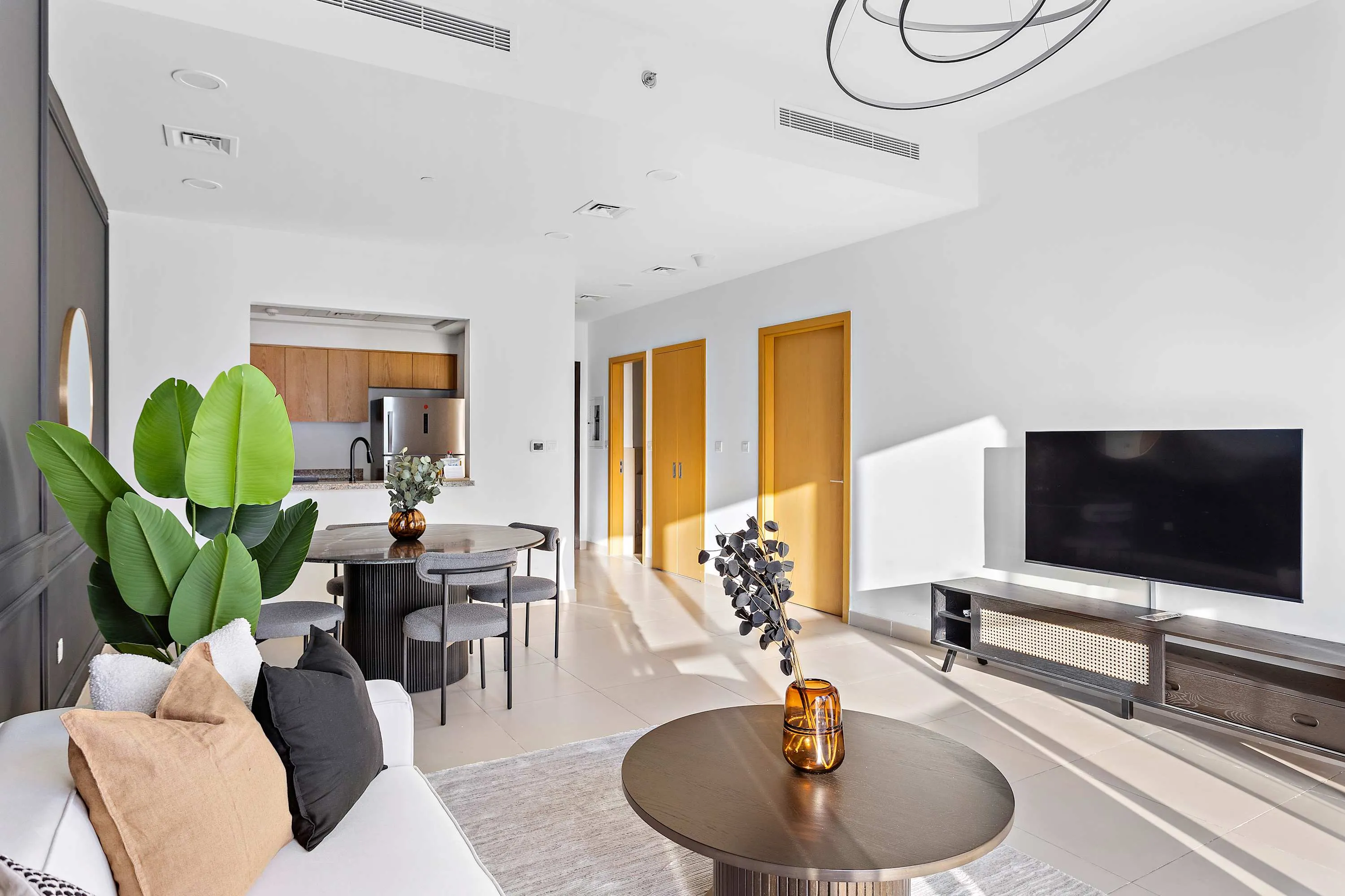 Refined Dubai Flat With Bright Home Office And Pool Access In Bellevue Tower #4