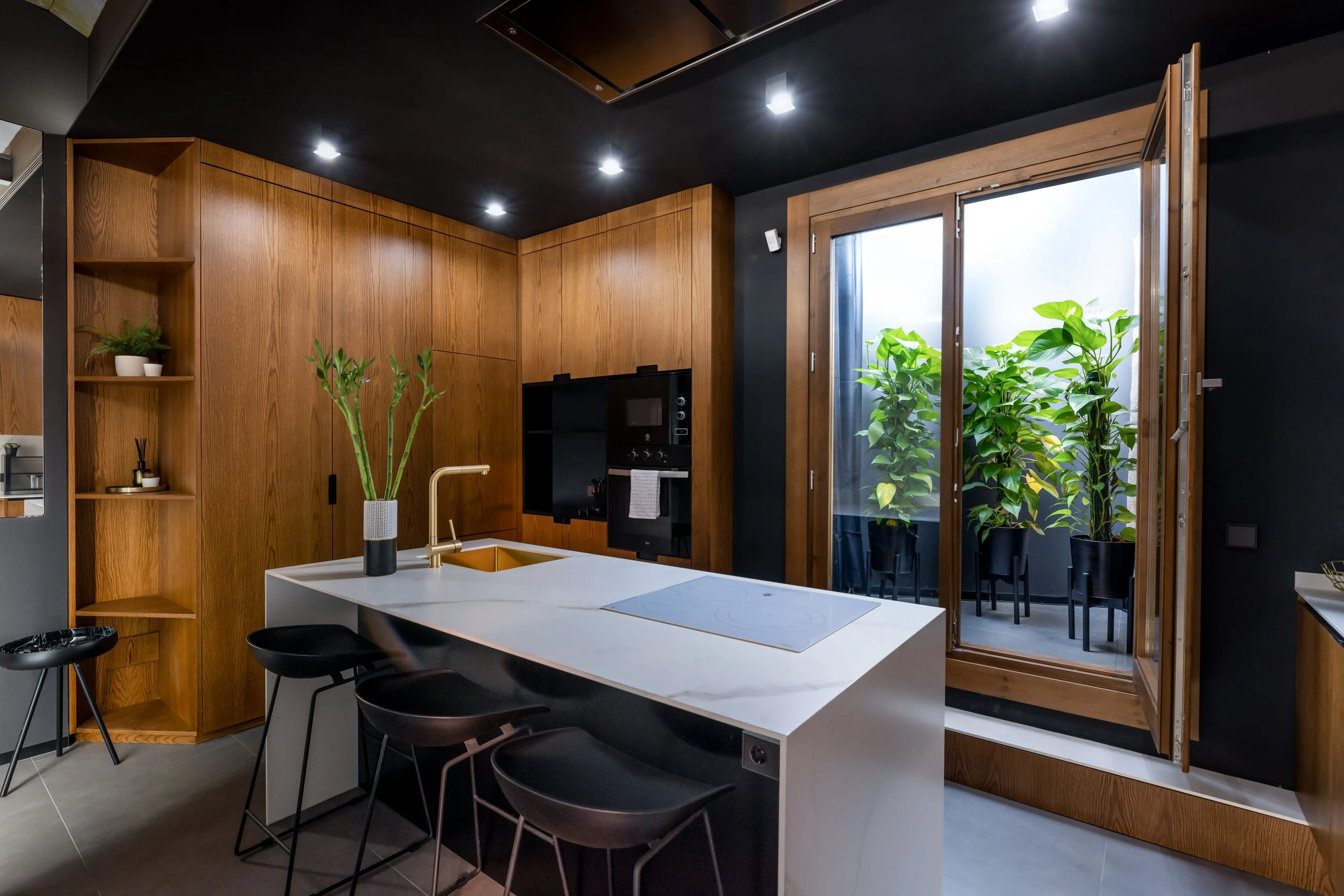 Elegant 70m2 Barcelona Flat With High-speed Wifi, Dual Monitors & Chef's Kitchen #3