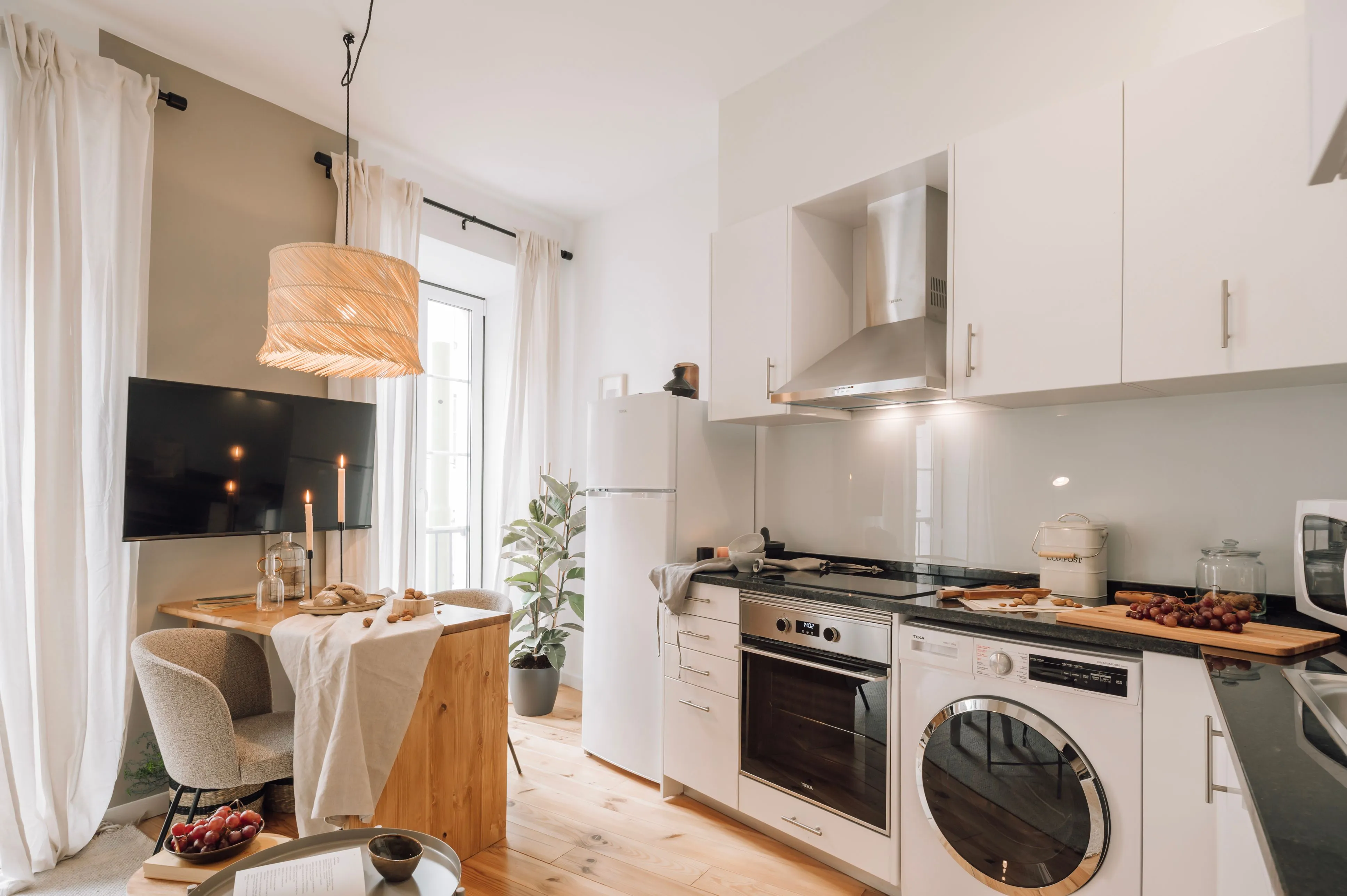 Stylish Lisbon 48m2 Flat With Gigabit Internet, Pro Monitors & Chef's Kitchen For Remote Work #4
