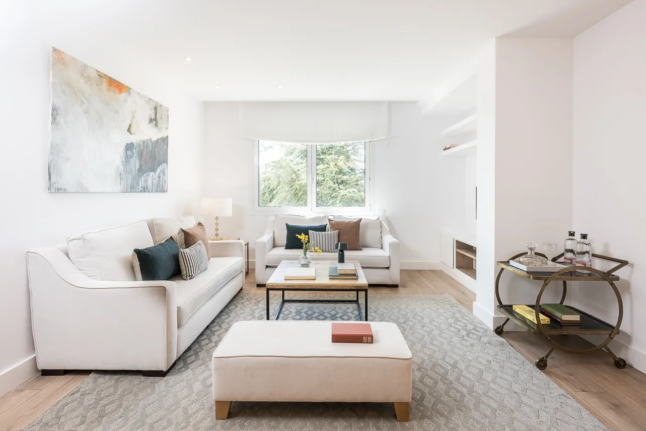 Spacious 113m2 Madrid Flat: Sleek Design, Dedicated Home Office For Digital Nomads #3