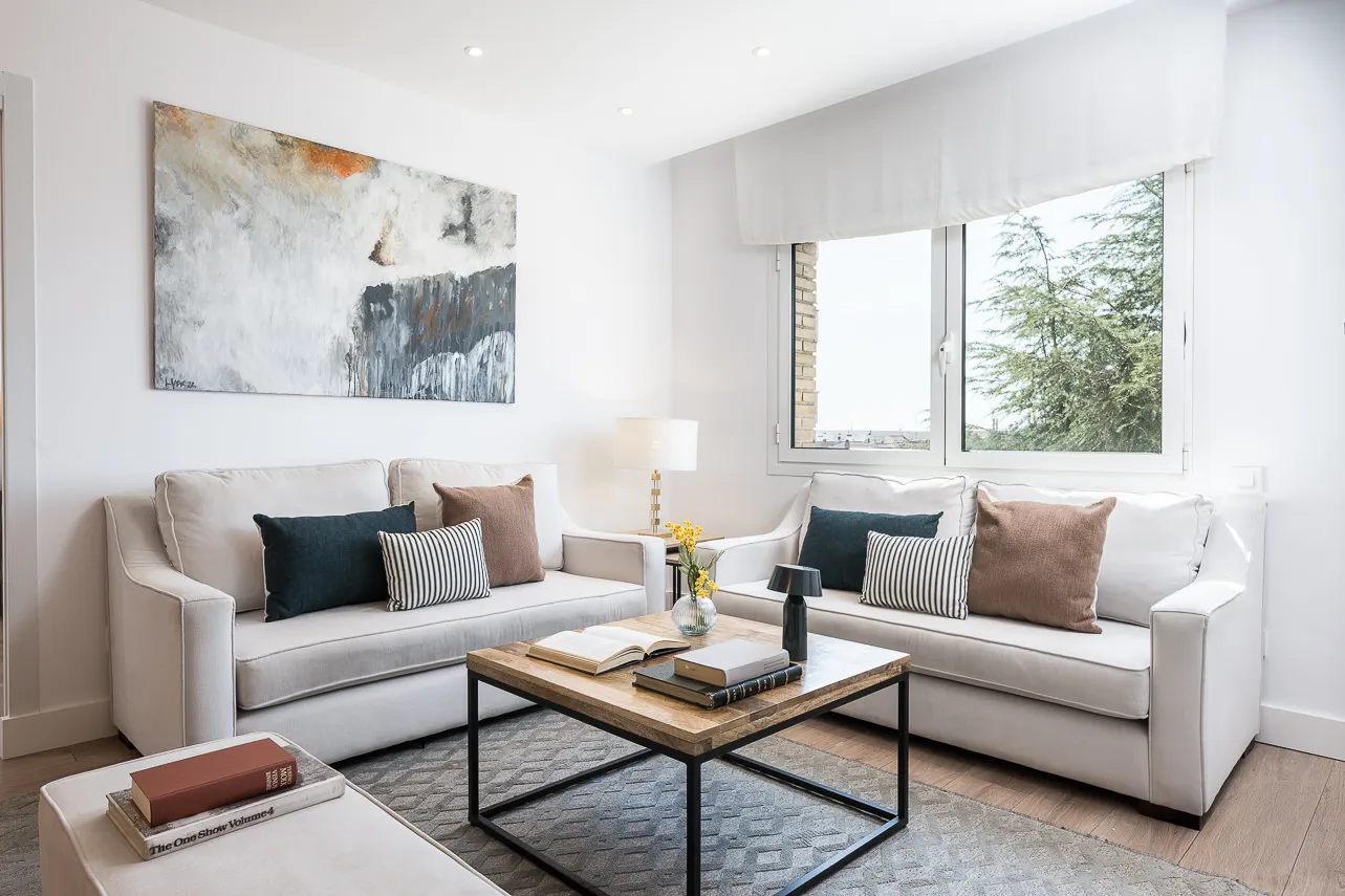 Spacious 113m2 Madrid Flat: Sleek Design, Dedicated Home Office For Digital Nomads #2
