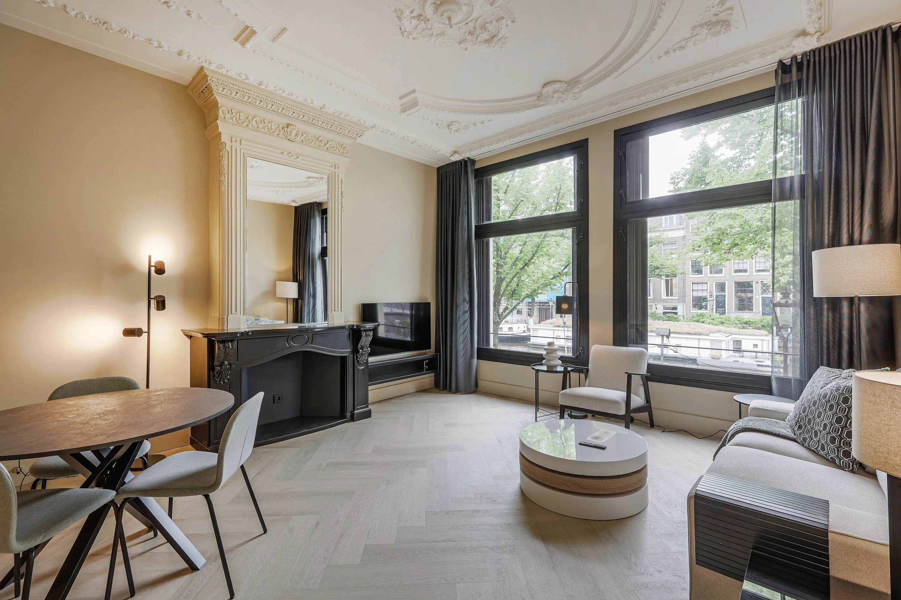 Work From Home On Keizersgracht: Spacious Contemporary Canal-view Flat, Amsterdam
