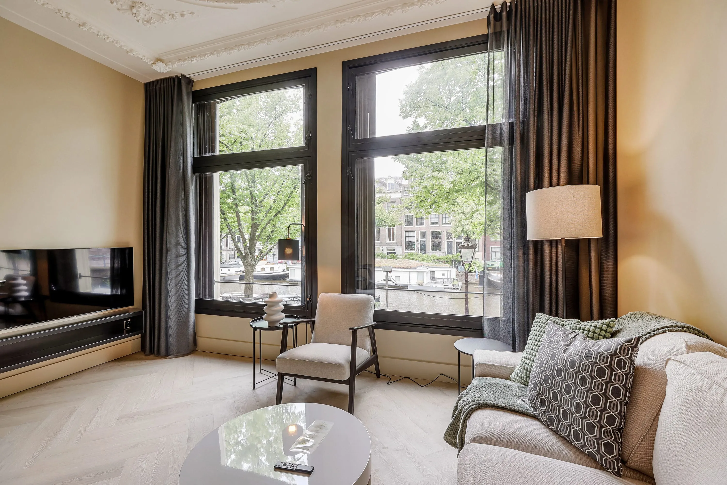 Work From Home On Keizersgracht: Spacious Contemporary Canal-view Flat, Amsterdam #4