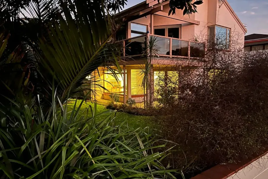 Executive Urban Flat In Kohi, Auckland - Compact 2br With Dedicated Home Office
