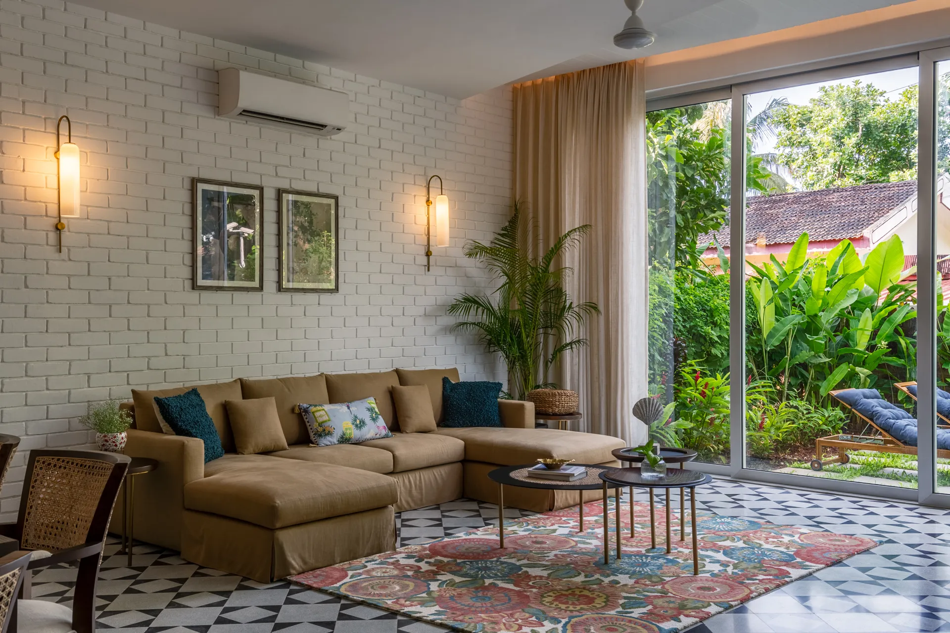Chic 2-bed City Flat With Home Office Space In Goa's Center For Remote Work #2
