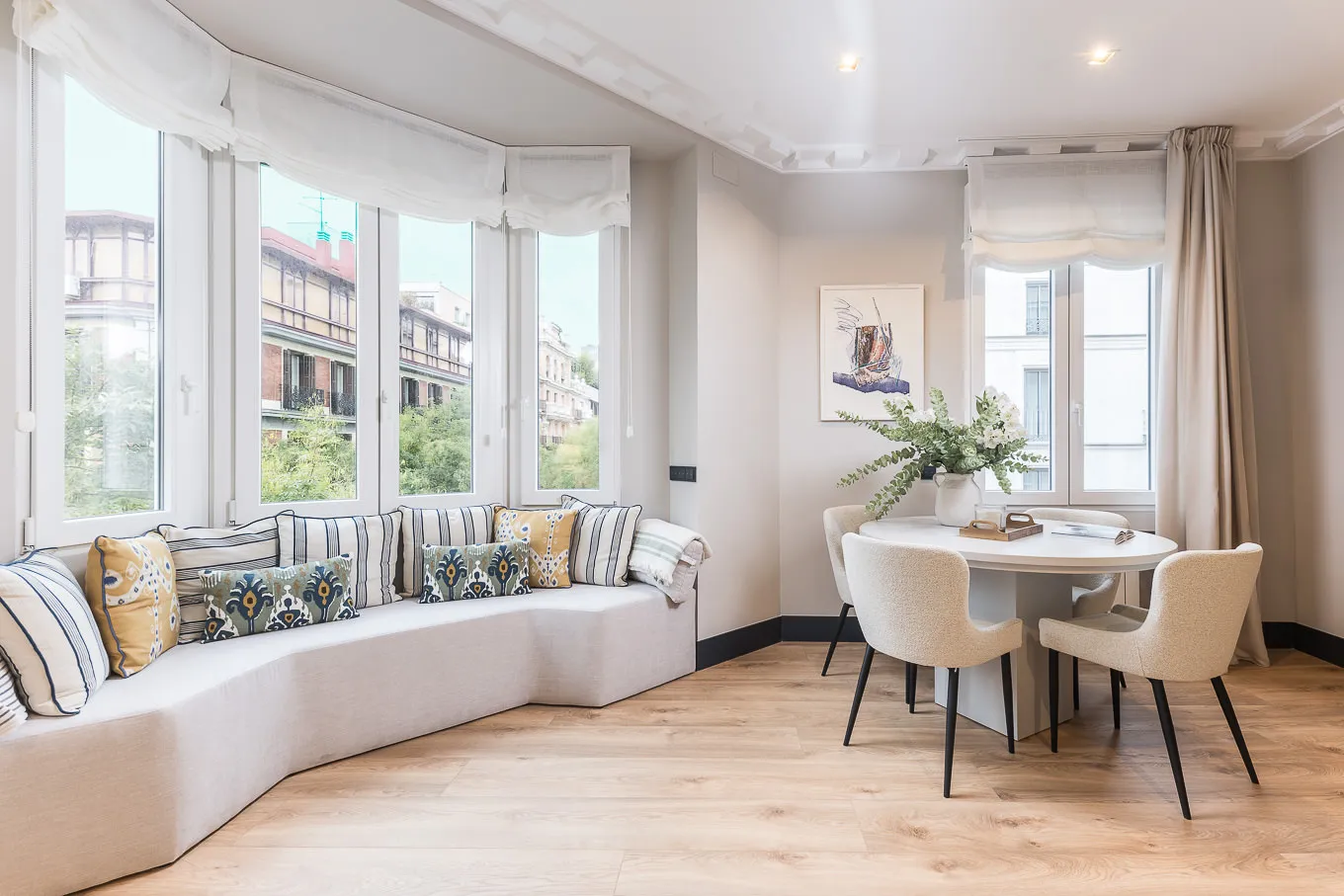 Chic Madrid Apartment With Dedicated Home Office And Modern Comforts