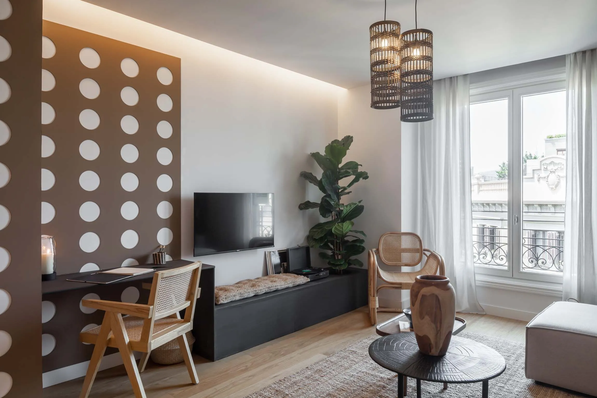 Trendy 60m2 Barcelona Flat With Private Office, High-speed Fiber & Streaming Setup #5