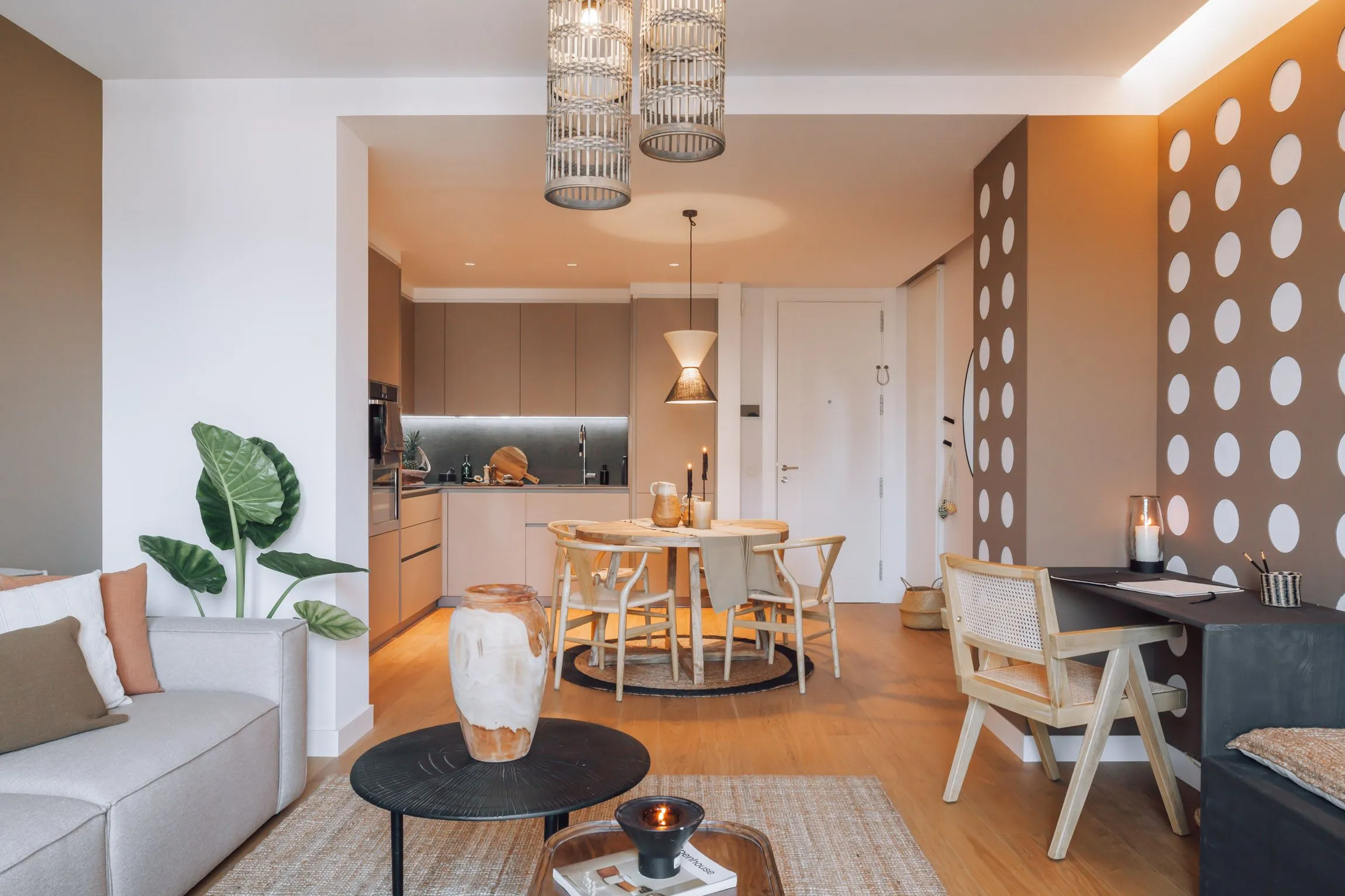Trendy 60m2 Barcelona Flat With Private Office, High-speed Fiber & Streaming Setup #2