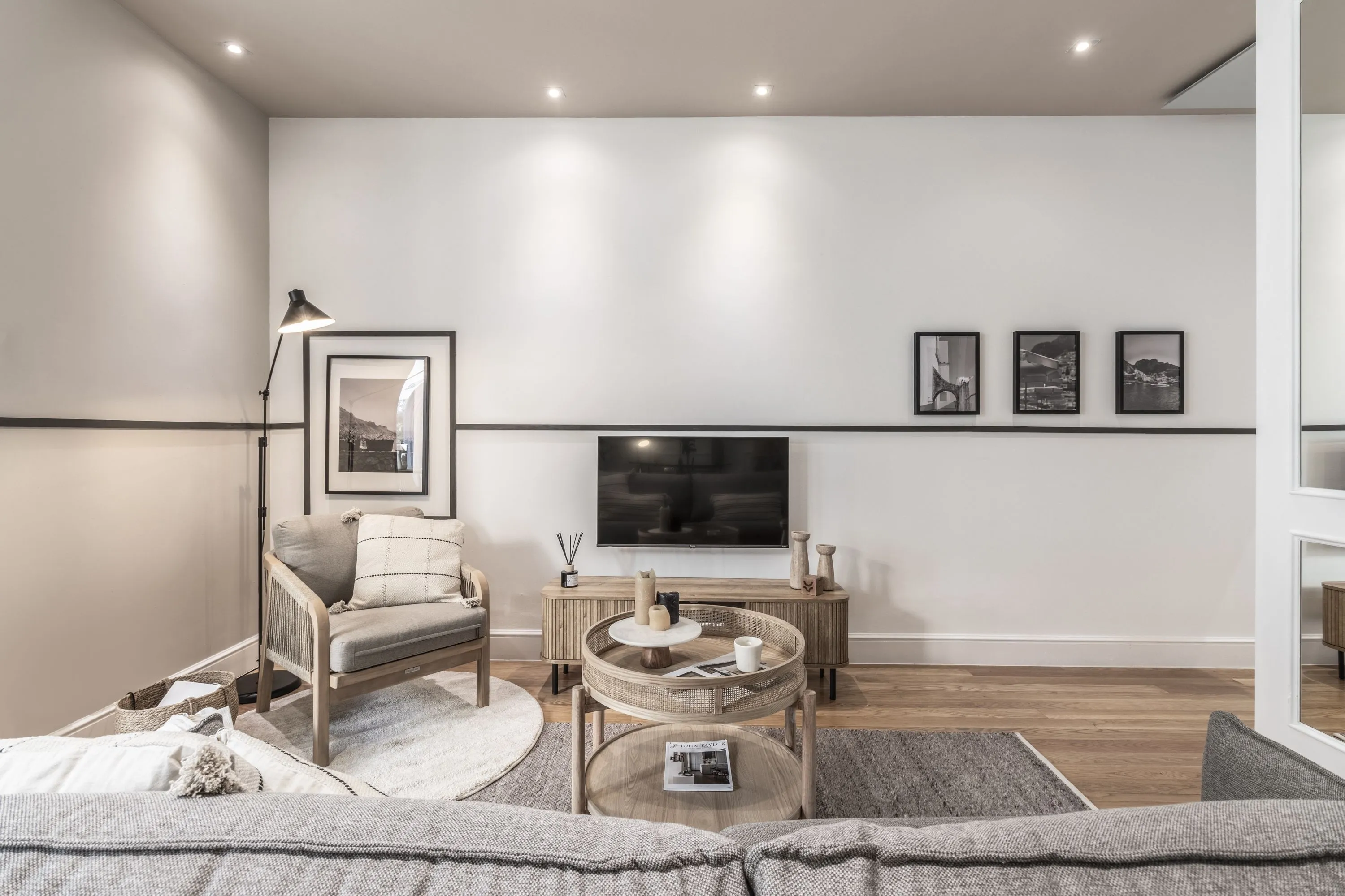 Spacious Madrid Designer Flat With Ultra-fast Wifi And Professional Home Office Setup #3
