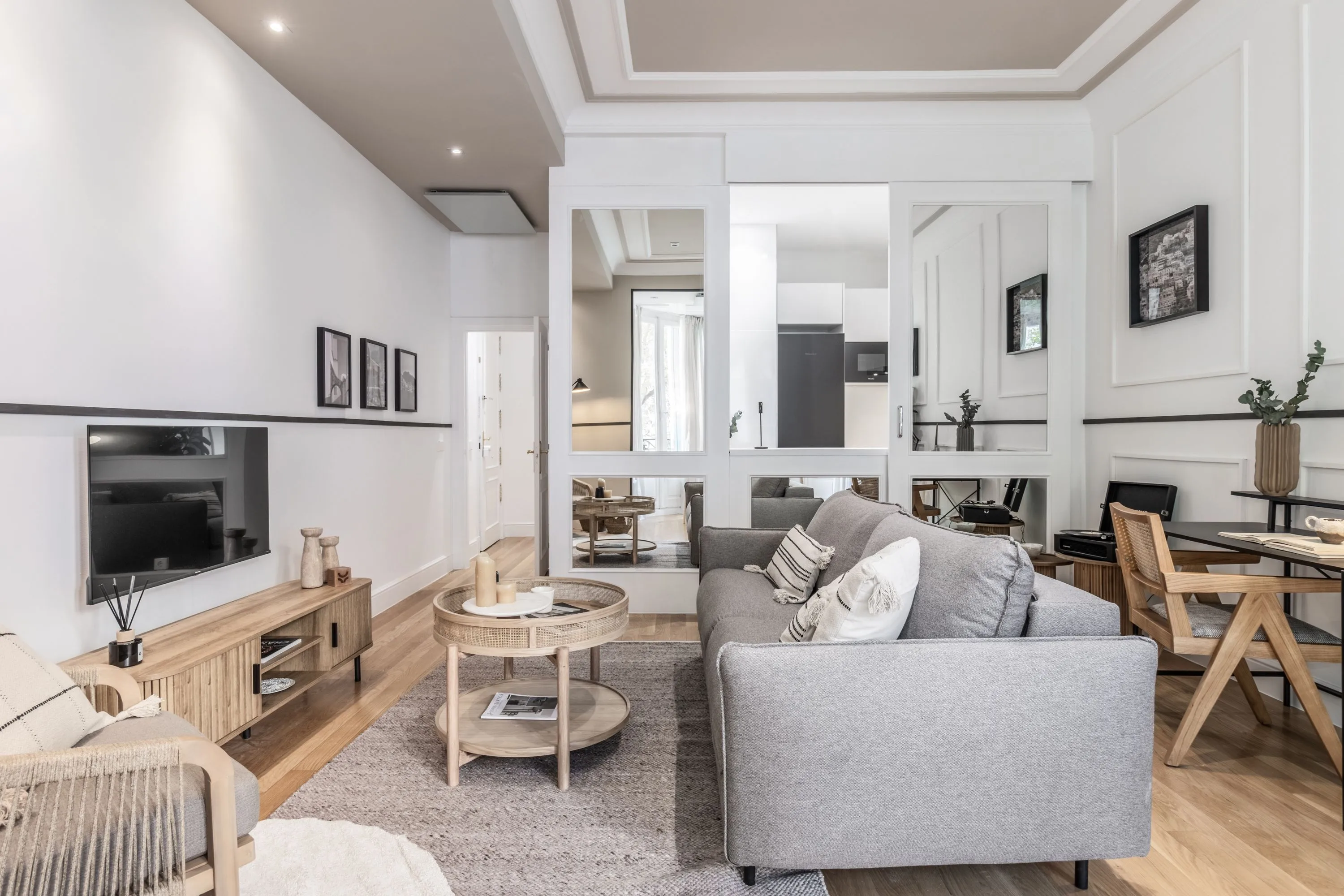 Spacious Madrid Designer Flat With Ultra-fast Wifi And Professional Home Office Setup #4