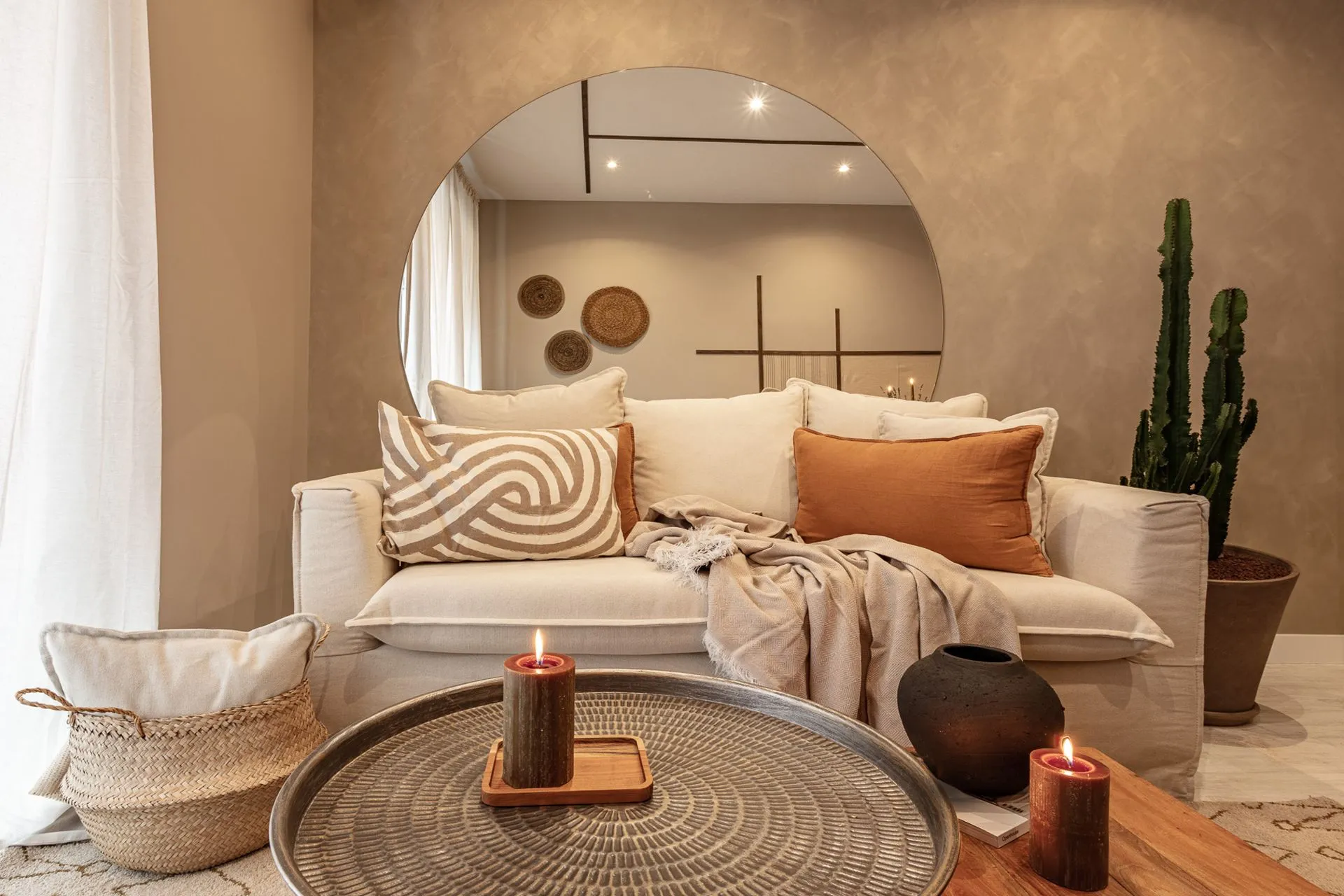 Airy Madrid Executive Flat With High-speed Fiber & Pro Home Office Setup #3