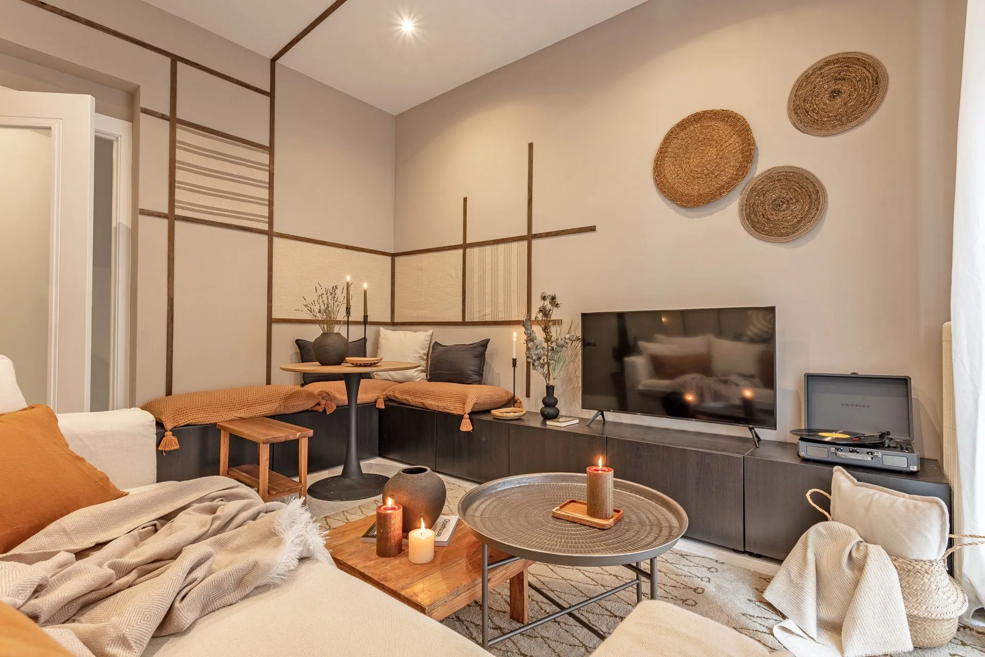 Airy Madrid Executive Flat With High-speed Fiber & Pro Home Office Setup #5