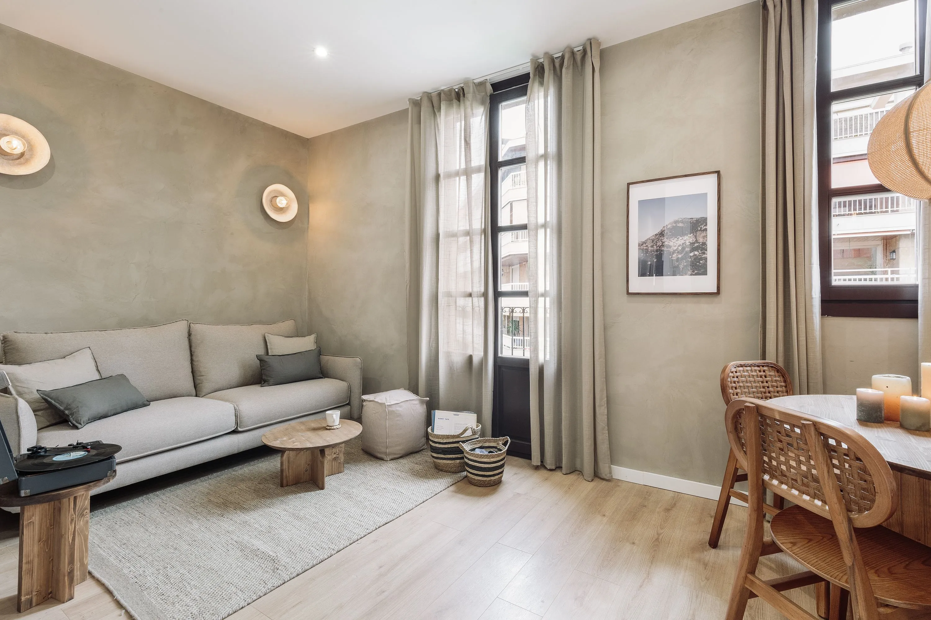 Luxury 124m2 Barcelona Flat With Pro Workspace Setup For Remote Professionals #4