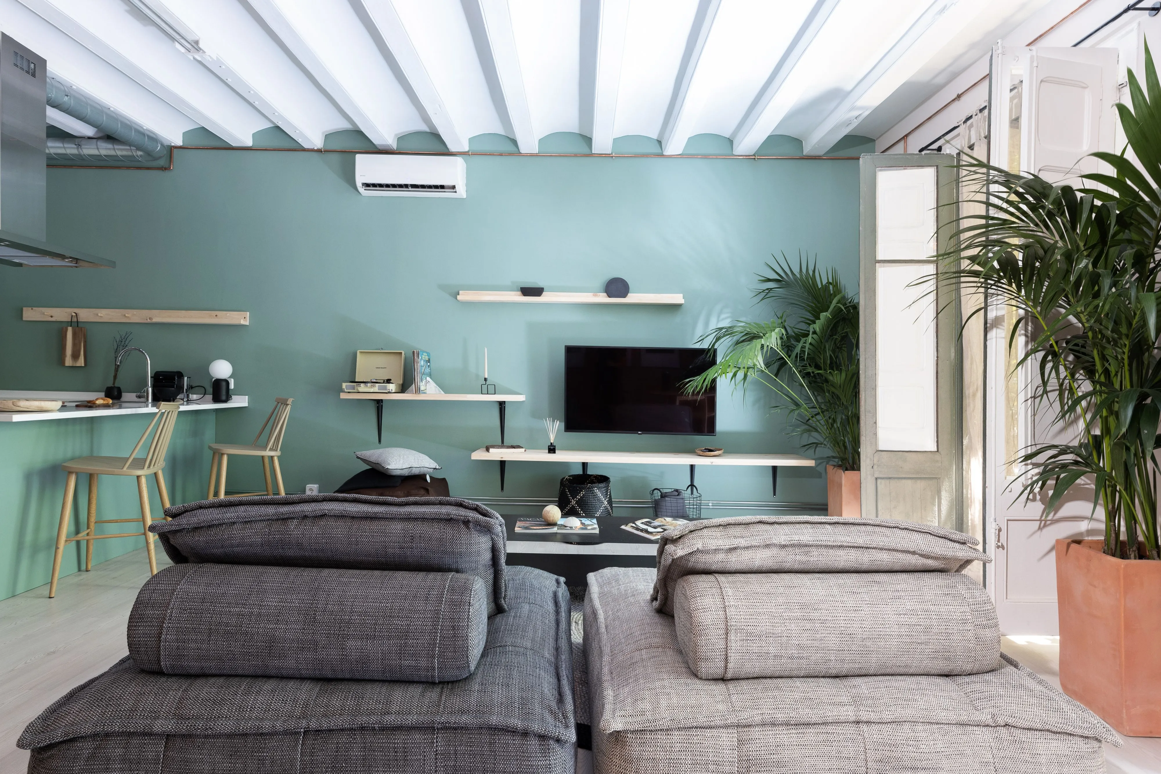 Spacious 70m2 Flat With Hd Video & Podcast Studio In Barcelona's Tech Hub #3
