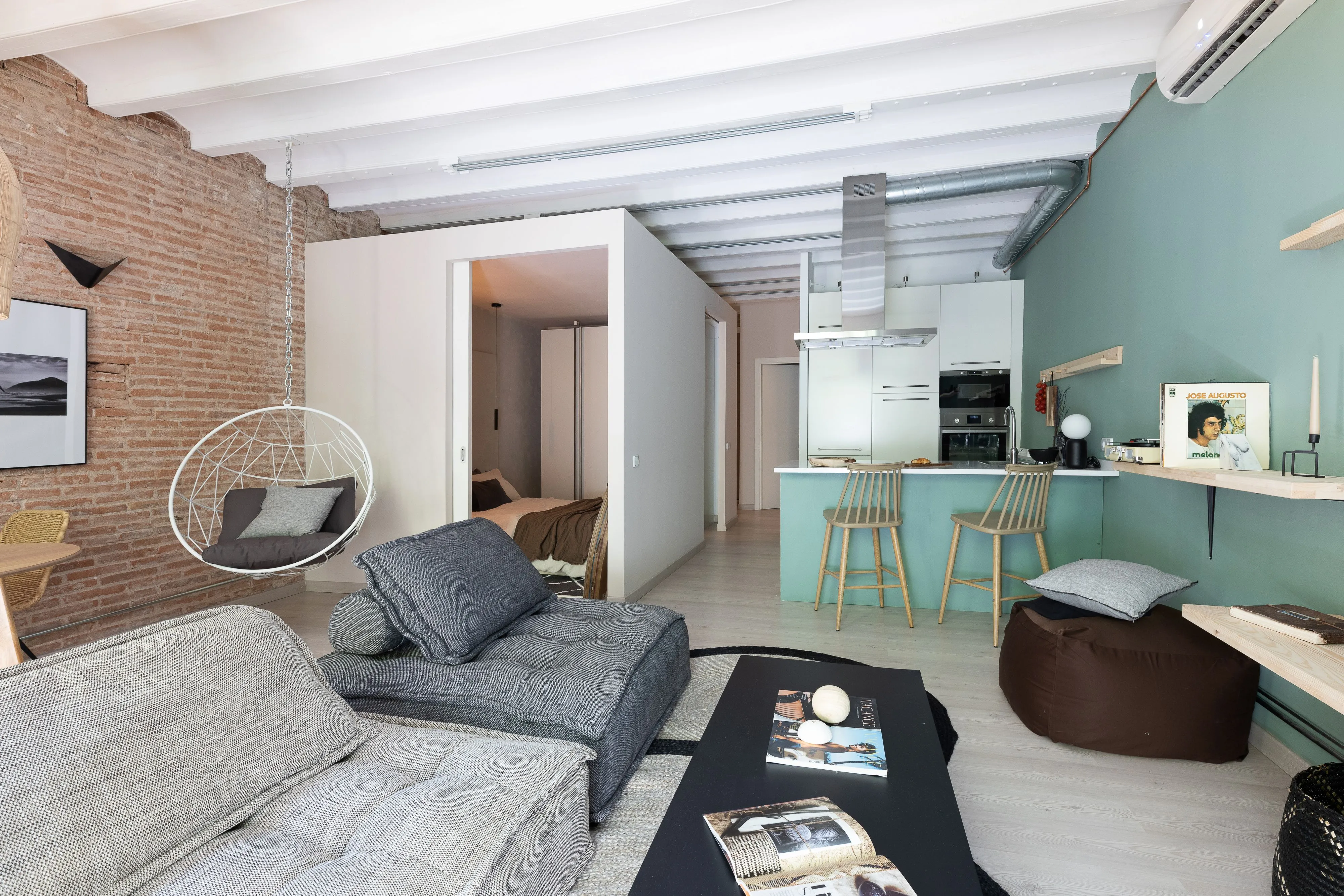 Spacious 70m2 Flat With Hd Video & Podcast Studio In Barcelona's Tech Hub #4