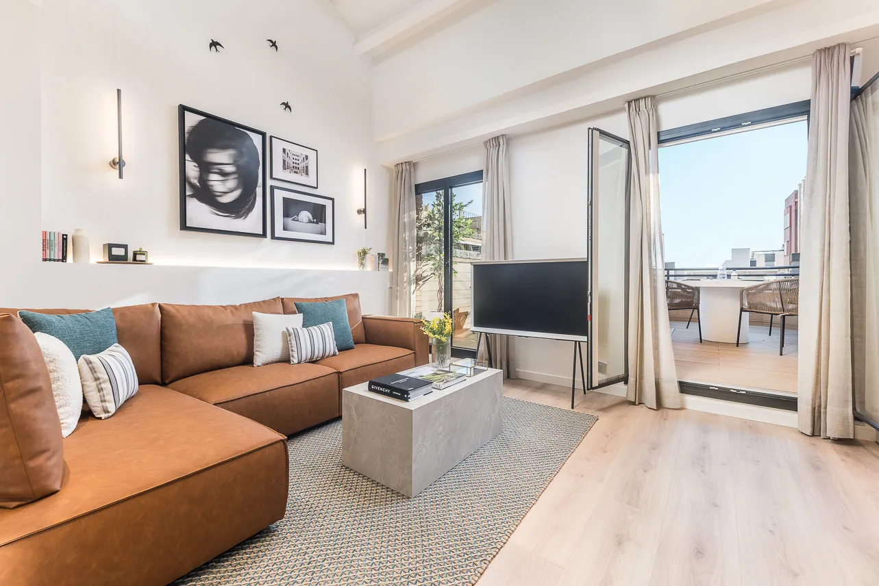 Sophisticated 2-bed Flat With Dedicated Work Area In Barcelona's Creative District #2
