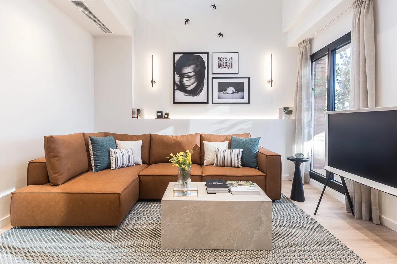 Sophisticated 2-bed Flat With Dedicated Work Area In Barcelona's Creative District #3