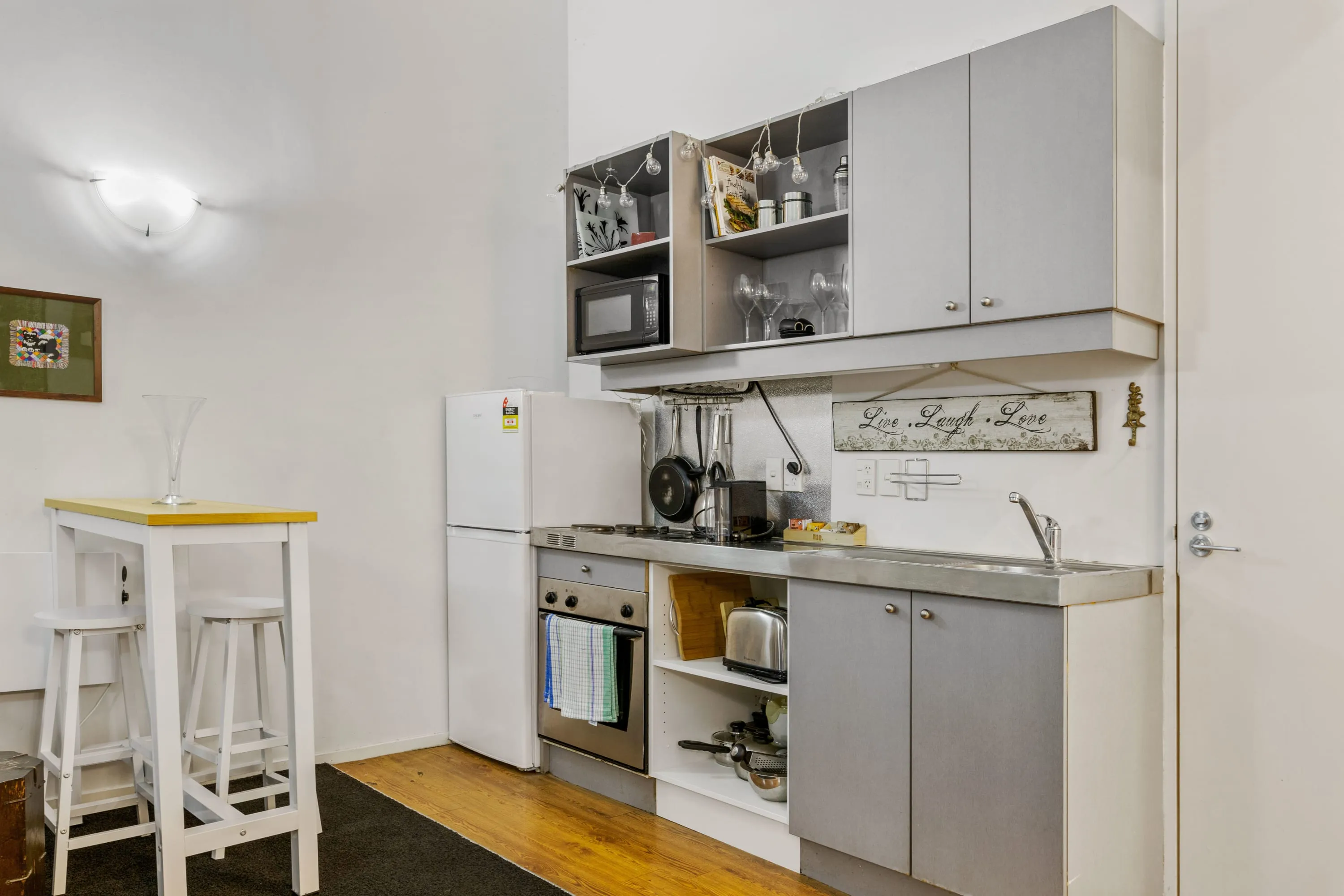 Queen St Efficient Flat With Dedicated Home Office And Fast Internet, For Auckland Digital Nomads #3