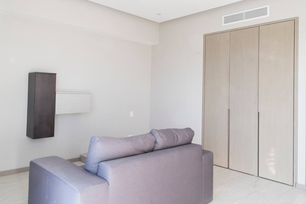 Cozy 1-bed Urban Flat With Dedicated Home Office In Downtown Core