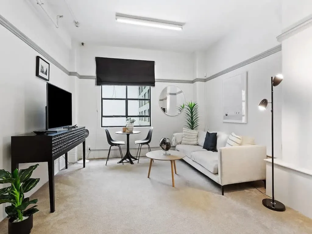 Sophisticated Auckland Cbd Flat - Charming 1br, Dedicated Home Office For Remote Work