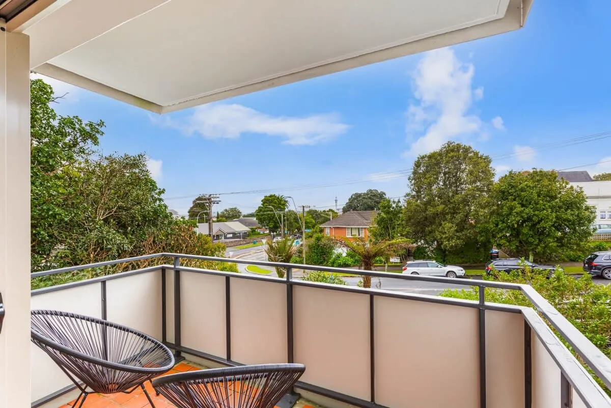 Refined Contemporary Flat In Auckland - Compact 2br With Home Office & Fast Wifi #4