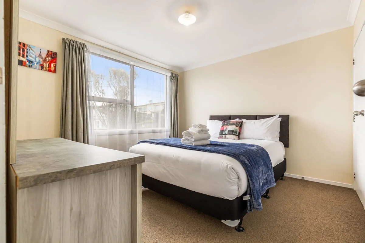 Refined Contemporary Flat In Auckland - Compact 2br With Home Office & Fast Wifi #3